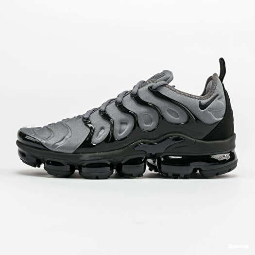 All black nike vapormax plus clearance