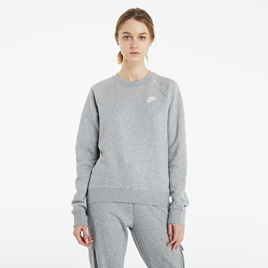 Nike essential fleece hotsell crew sweatshirt