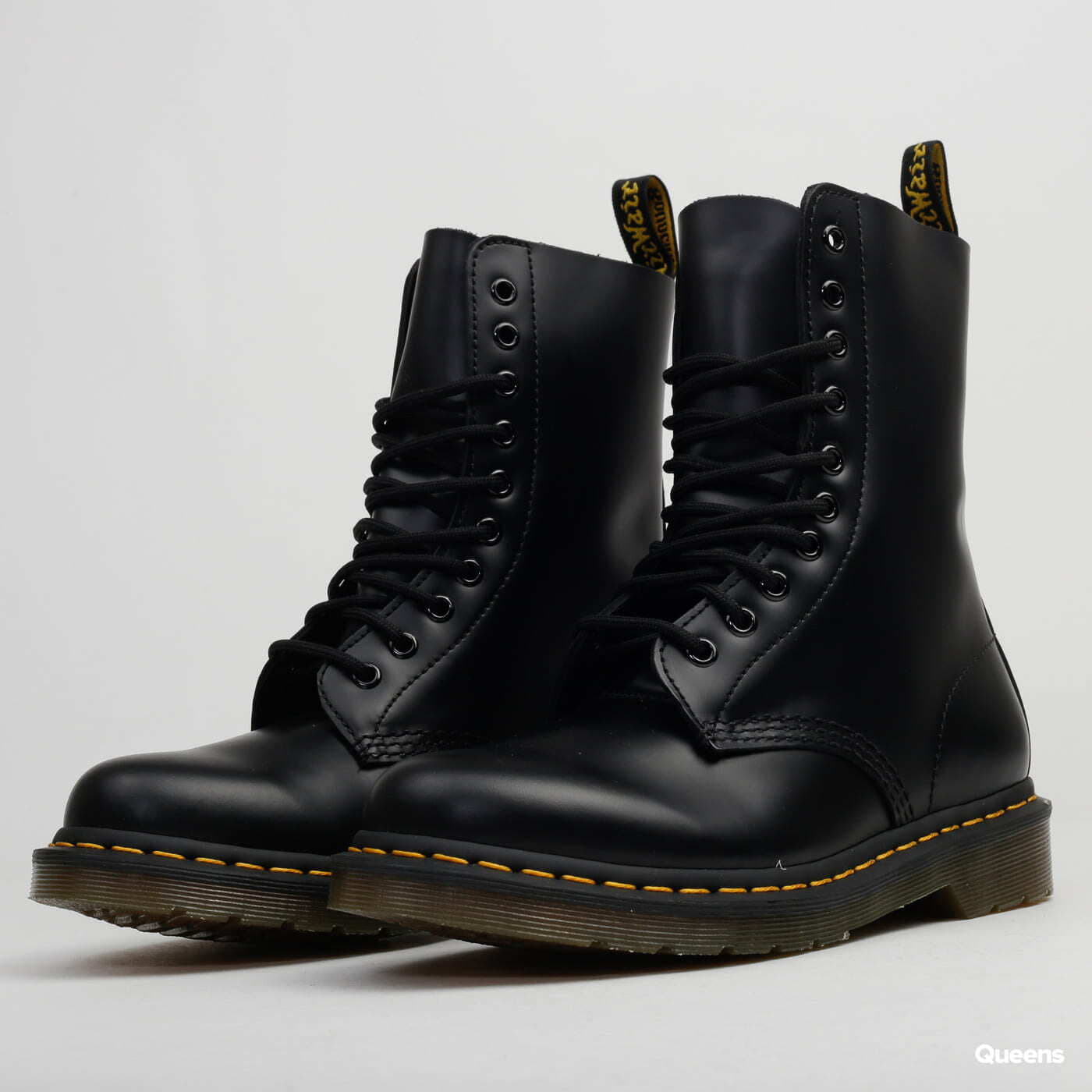 Women's shoes Dr. Martens 1490 black smooth