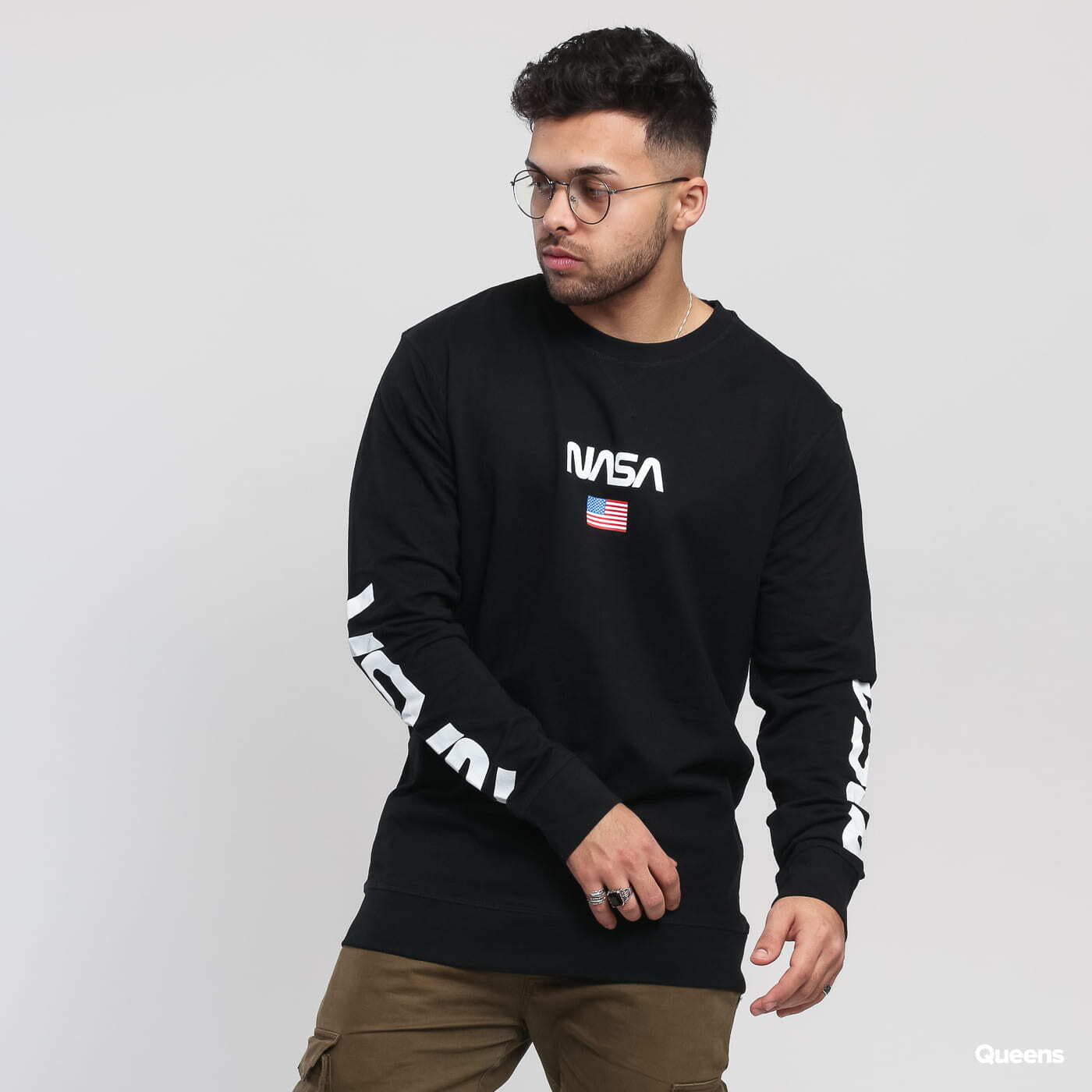 Mikiny Urban Classics NASA Crewneck Black