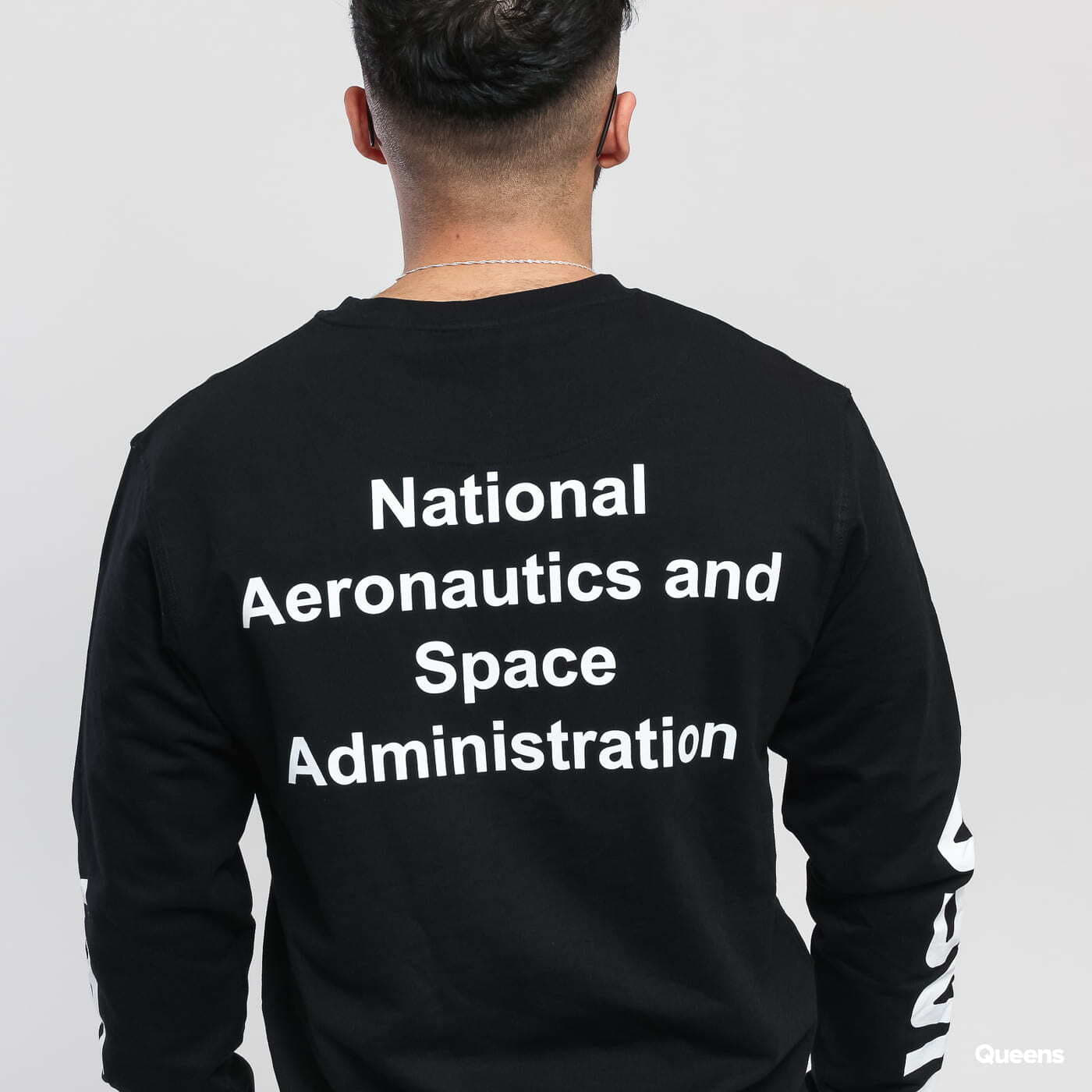 Mikiny Urban Classics NASA Crewneck Black