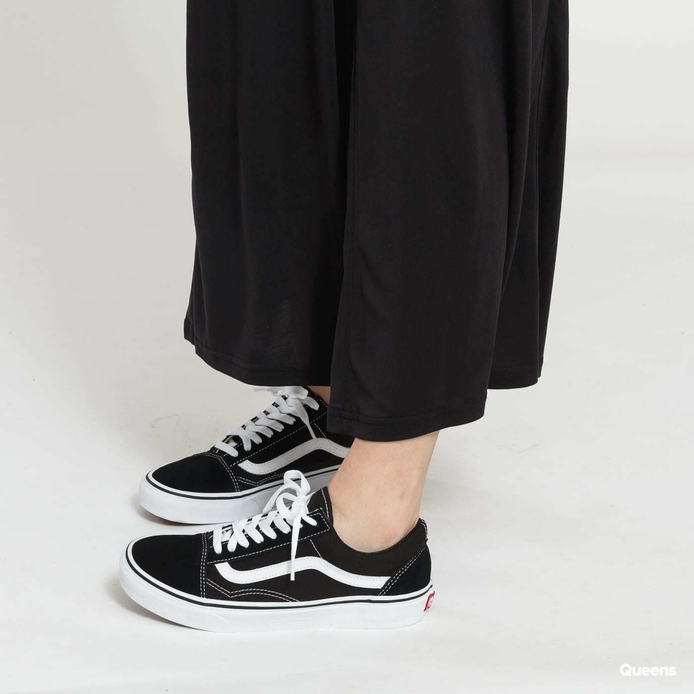 Hlače Urban Classics Ladies Modal Culotte Black