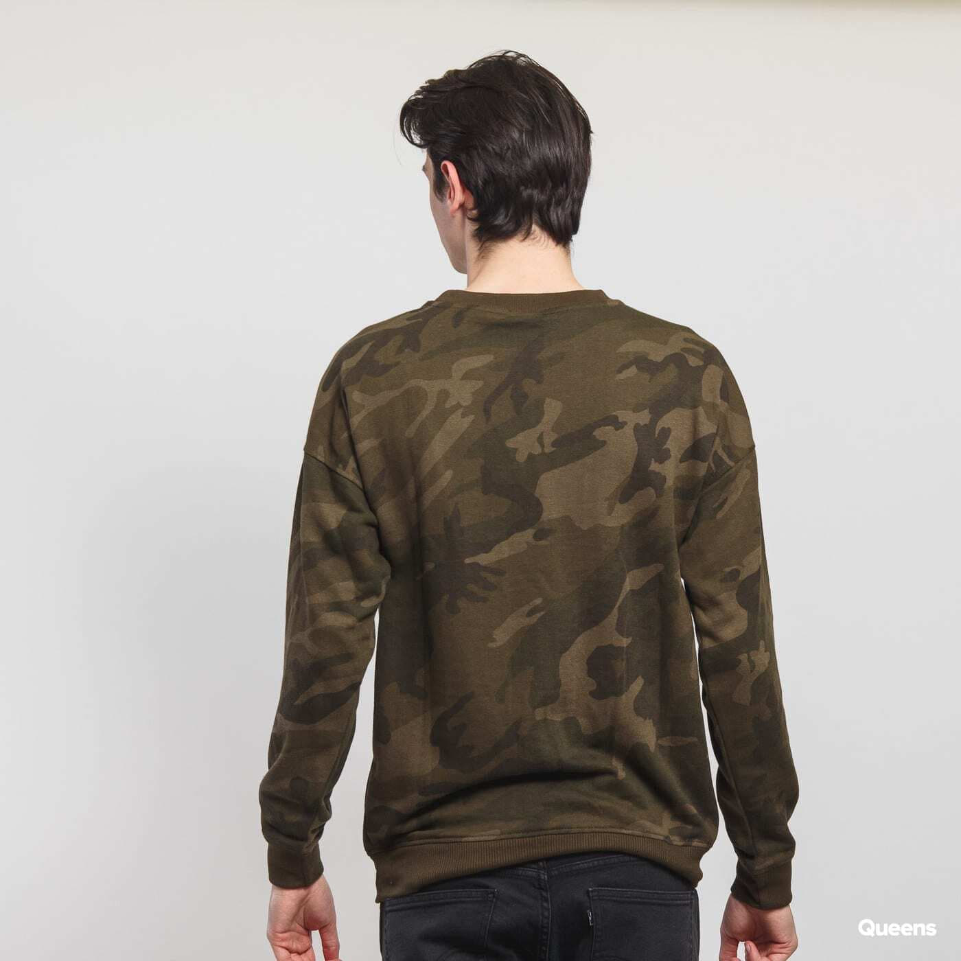 Bluzy Urban Classics Camo Crewneck Camo Green