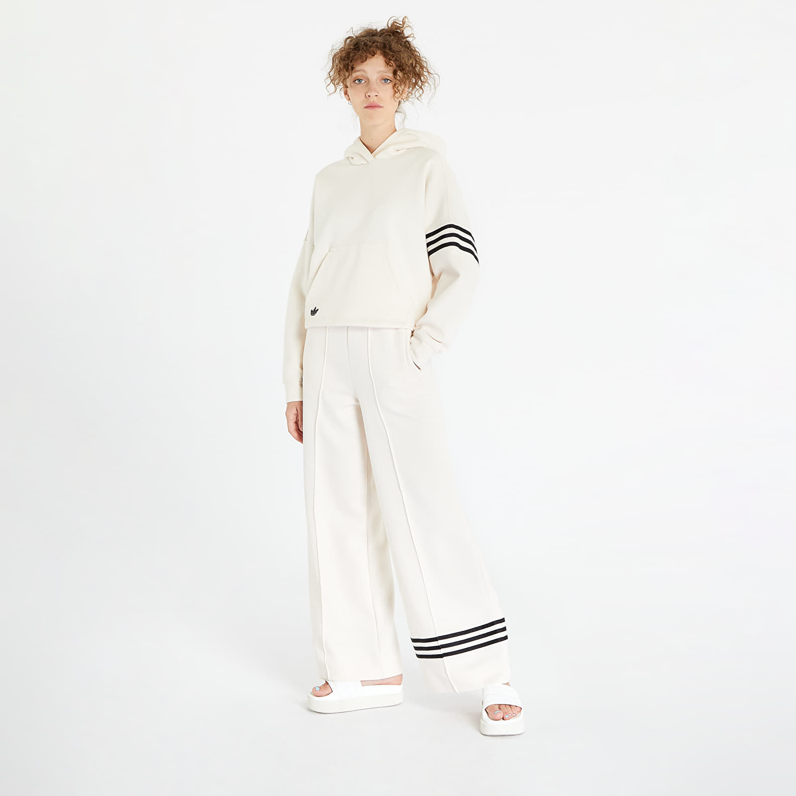 Mikinas ar kapuci un sporta krekli adidas Originals Neuclassics Hoodie Wonder White