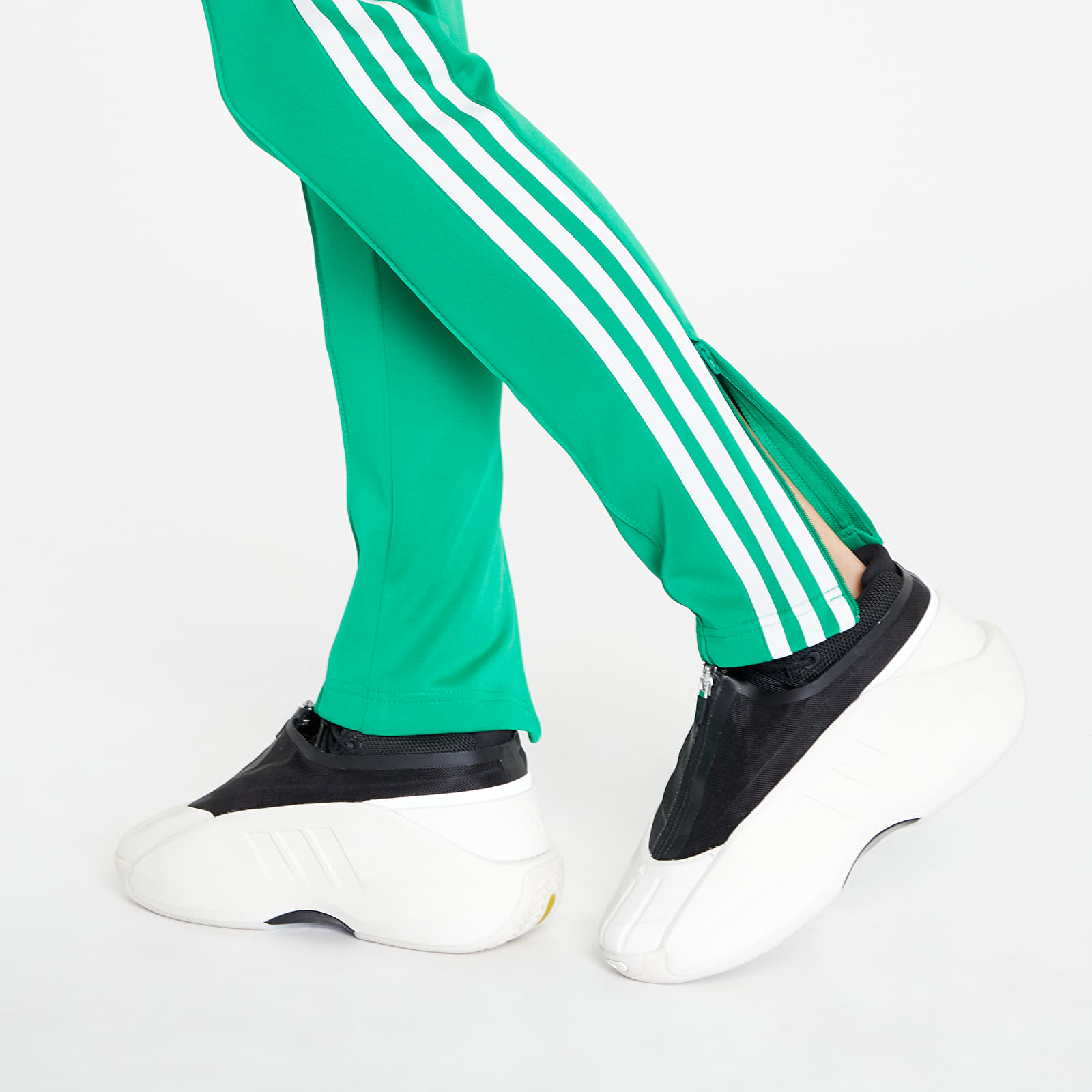 Jogginghosen adidas Originals Sustainability Classic Stretch Track Pant Green Queens