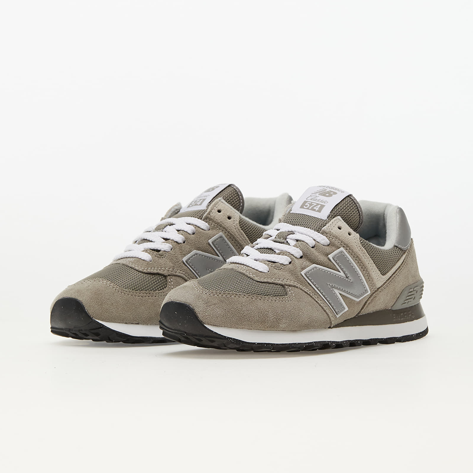 Baskets et chaussures pour hommes New Balance 574 Grey Queens