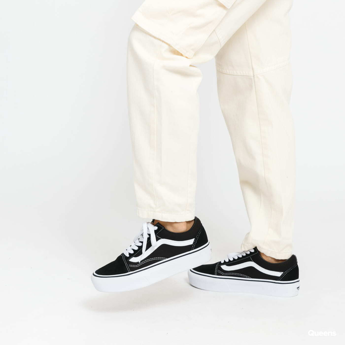 Cargo nohavice Urban Classics Ladies Ballon Fit Cargo Twill Pants Creamy