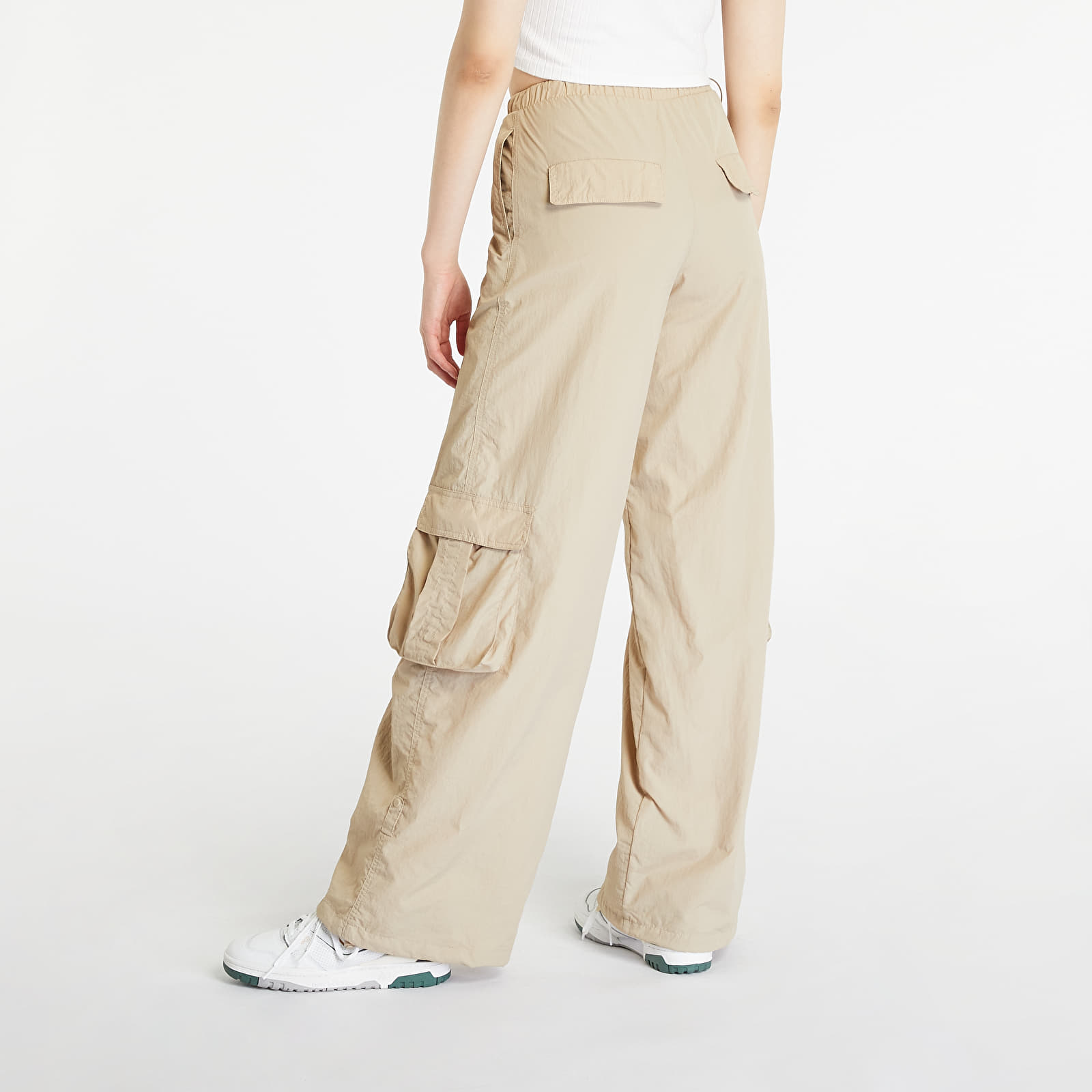 Cargo Hosen Urban Classics Ladies Wide Crinkle Nylon Cargo Pants Concrete |  Queens | Weite Hosen