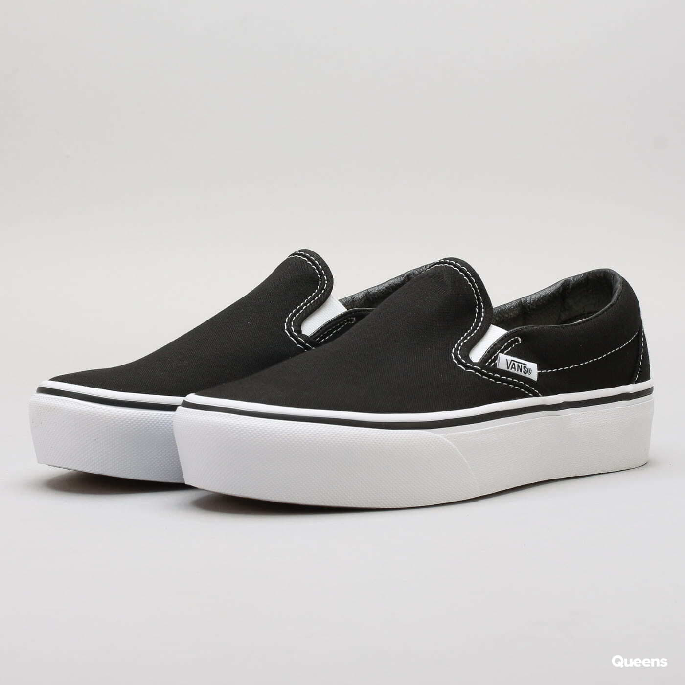 Încălțăminte și sneakerși pentru femei Vans Classic Slip-On Platform black
