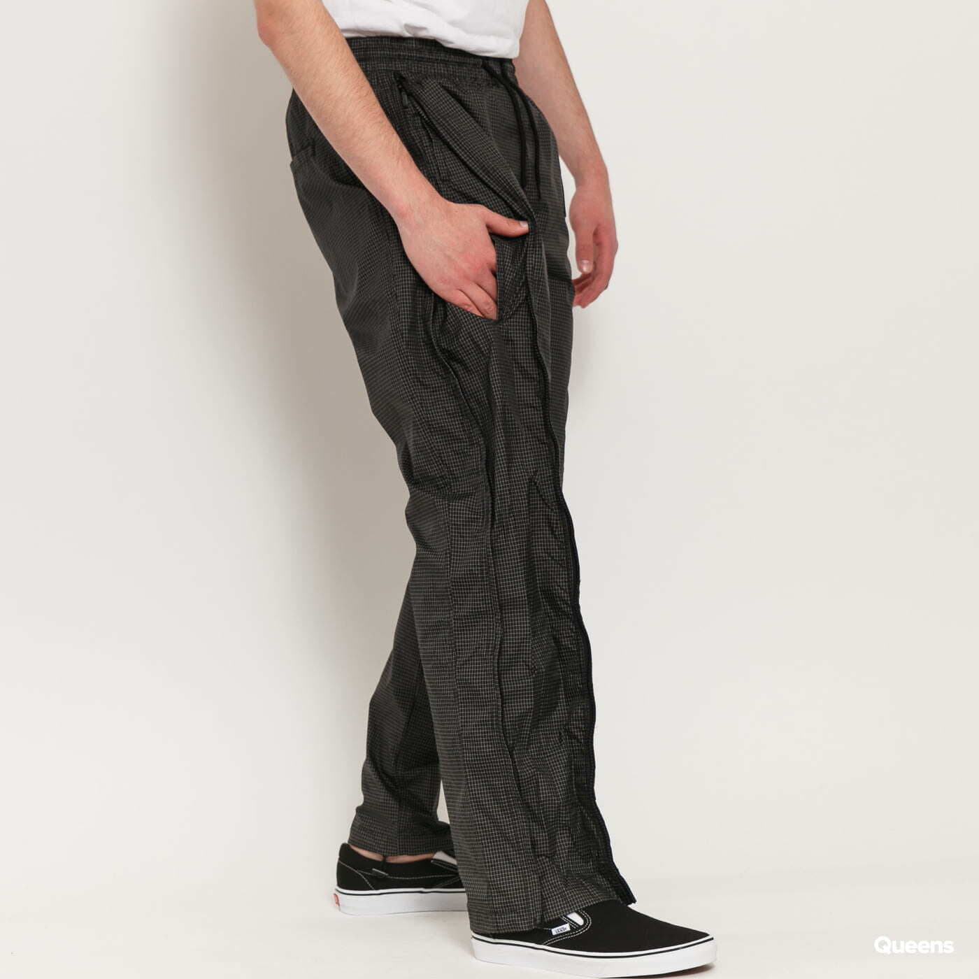 Nylon Trainingshose PLEASURES Brick Tech Track Pant Black/ White