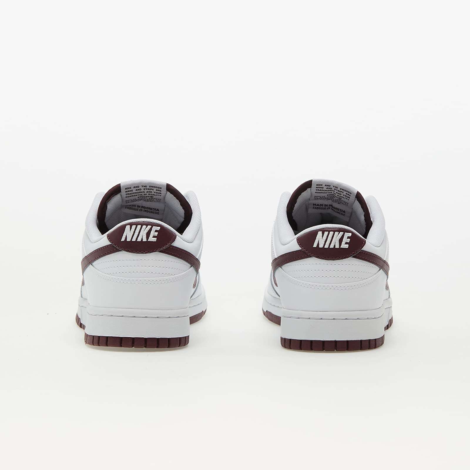 Încălțăminte și sneakerși pentru bărbați Nike Dunk Low Retro White/ Night Maroon-White