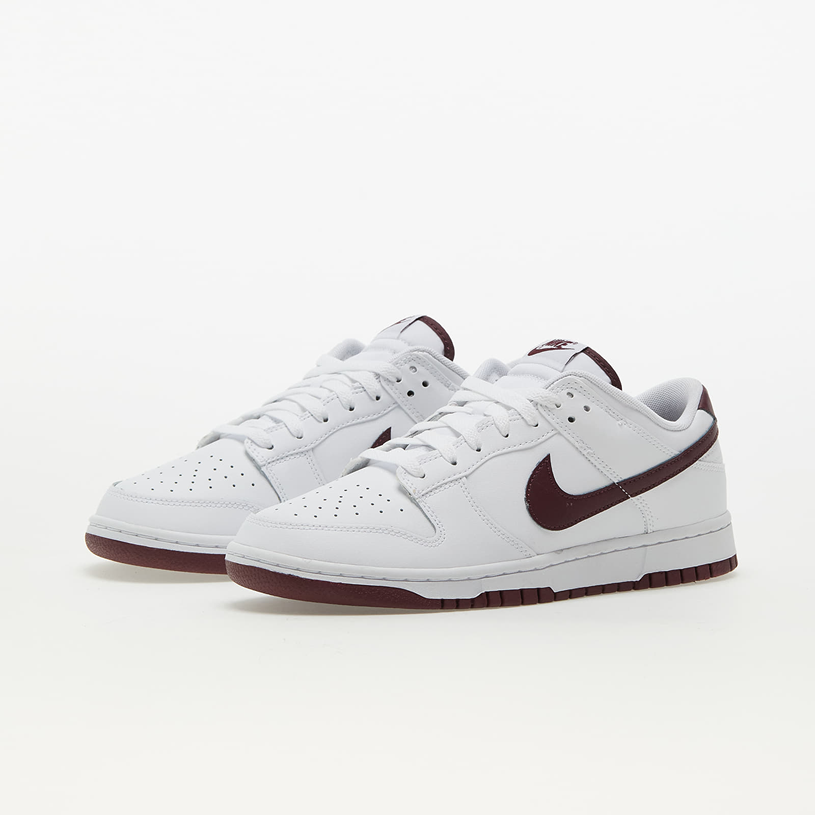 Încălțăminte și sneakerși pentru bărbați Nike Dunk Low Retro White/ Night Maroon-White