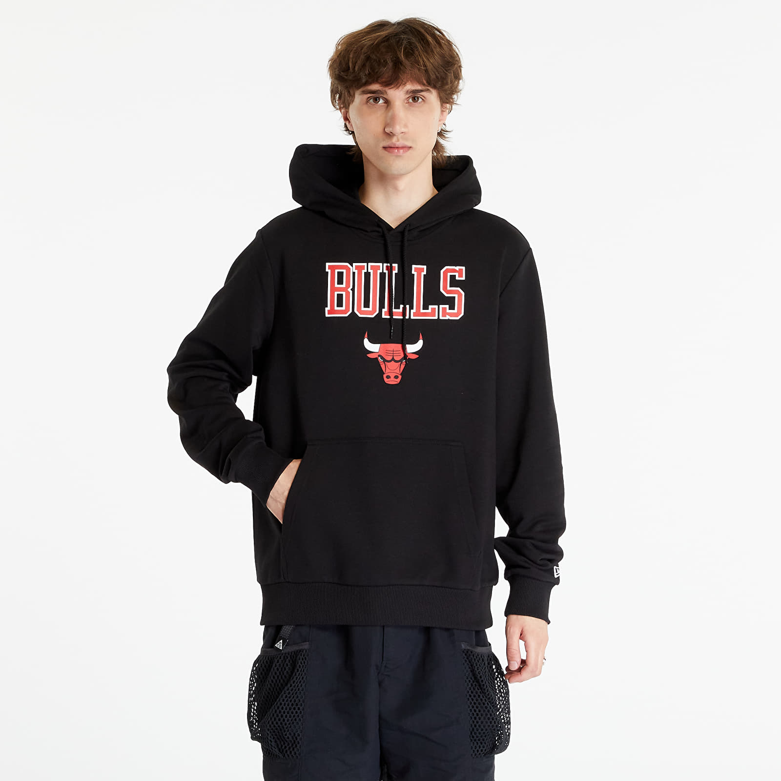 Hoodies and sweatshirts New Era Chicago Bulls NBA Team Logo Pullover Hoodie Black Front Door Red Queens