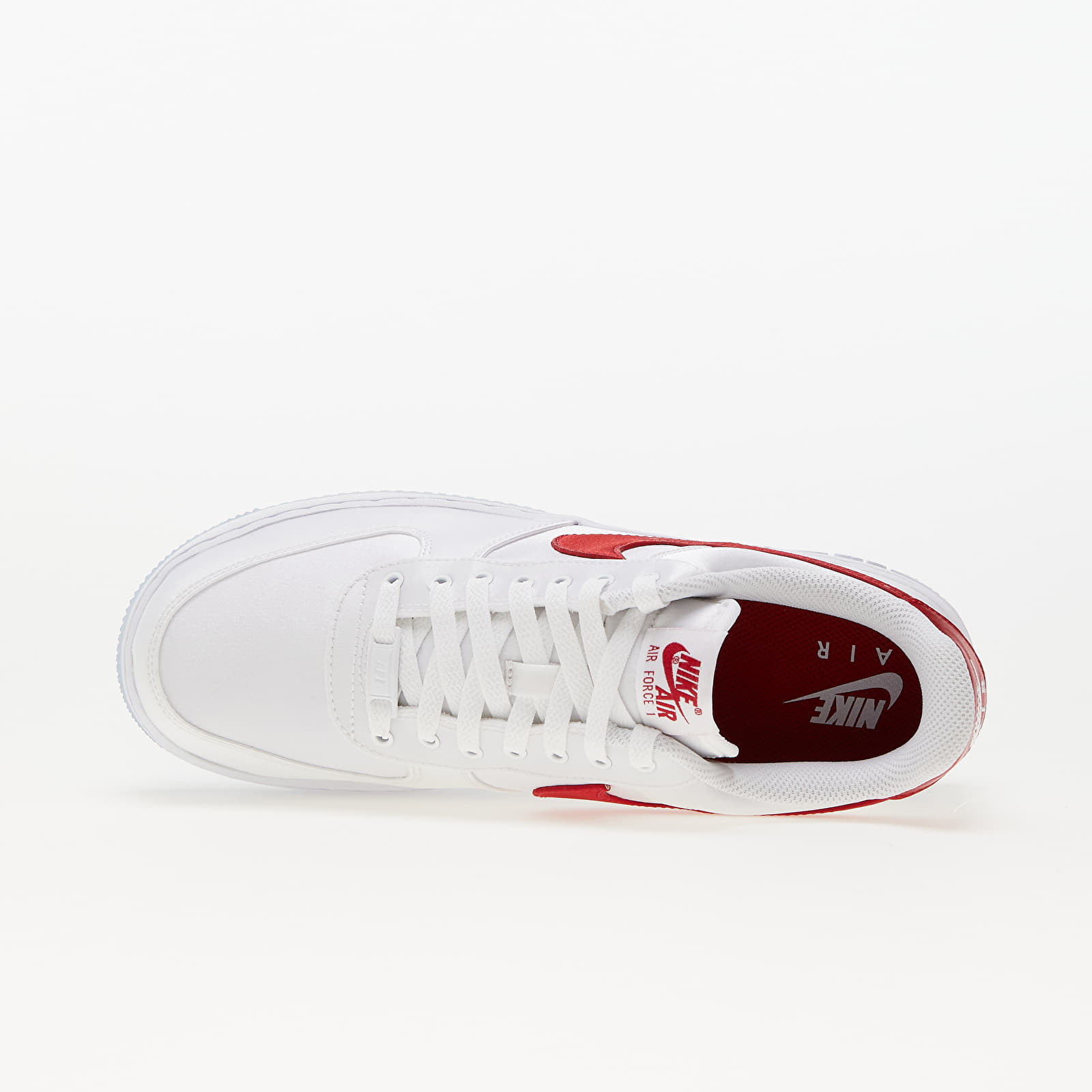 Zapatillas y zapatos de mujer Nike W Air Force 1 07 Essential Snkr White Varsity Red Queens