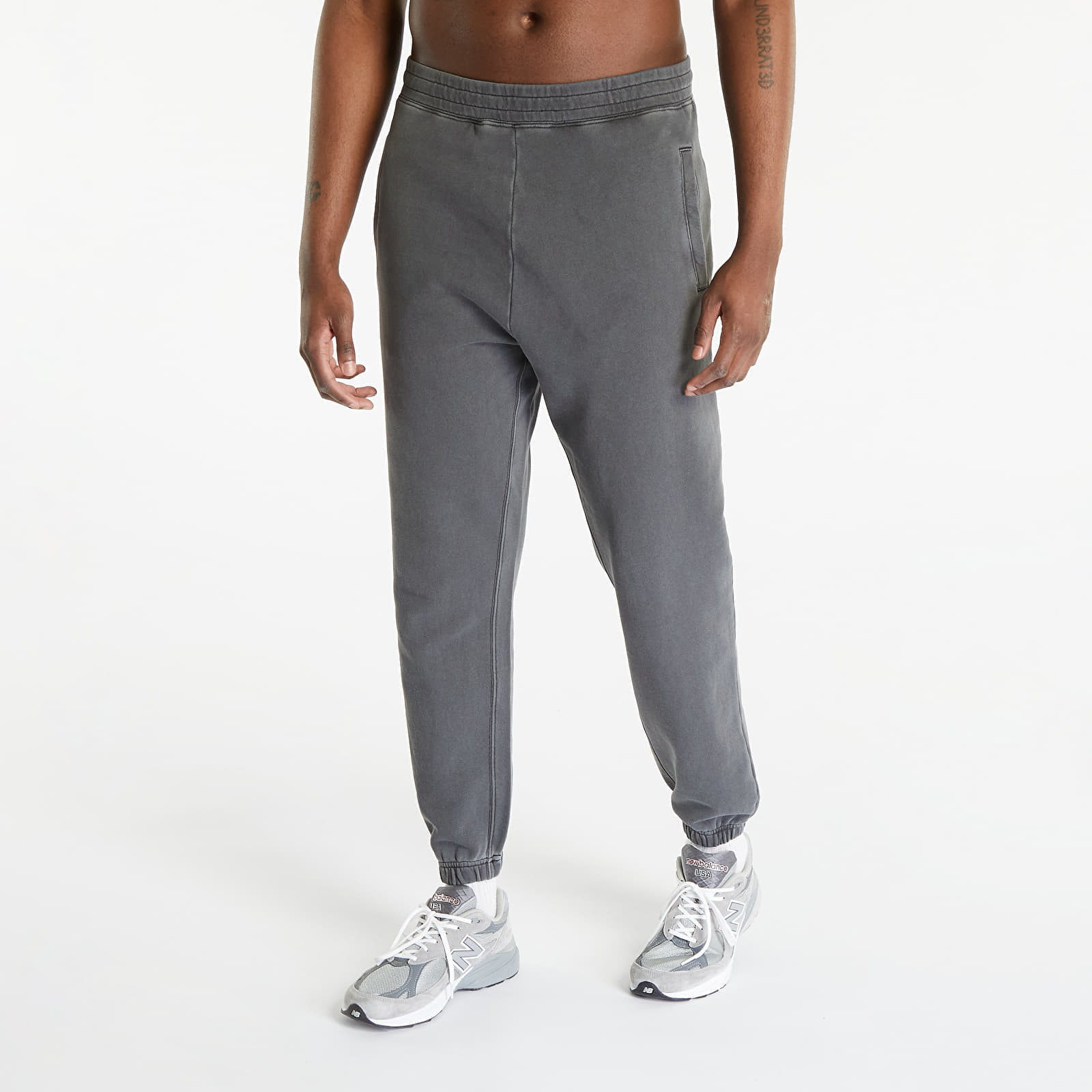 Jogginghosen Carhartt WIP Nelson Sweat Pant Black Garment Dyed