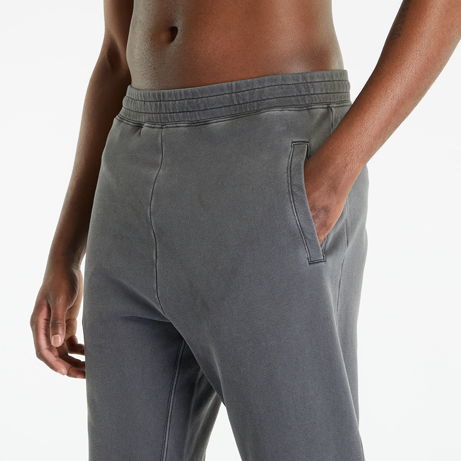 Jogginghosen Carhartt WIP Nelson Sweat Pant Black Garment Dyed