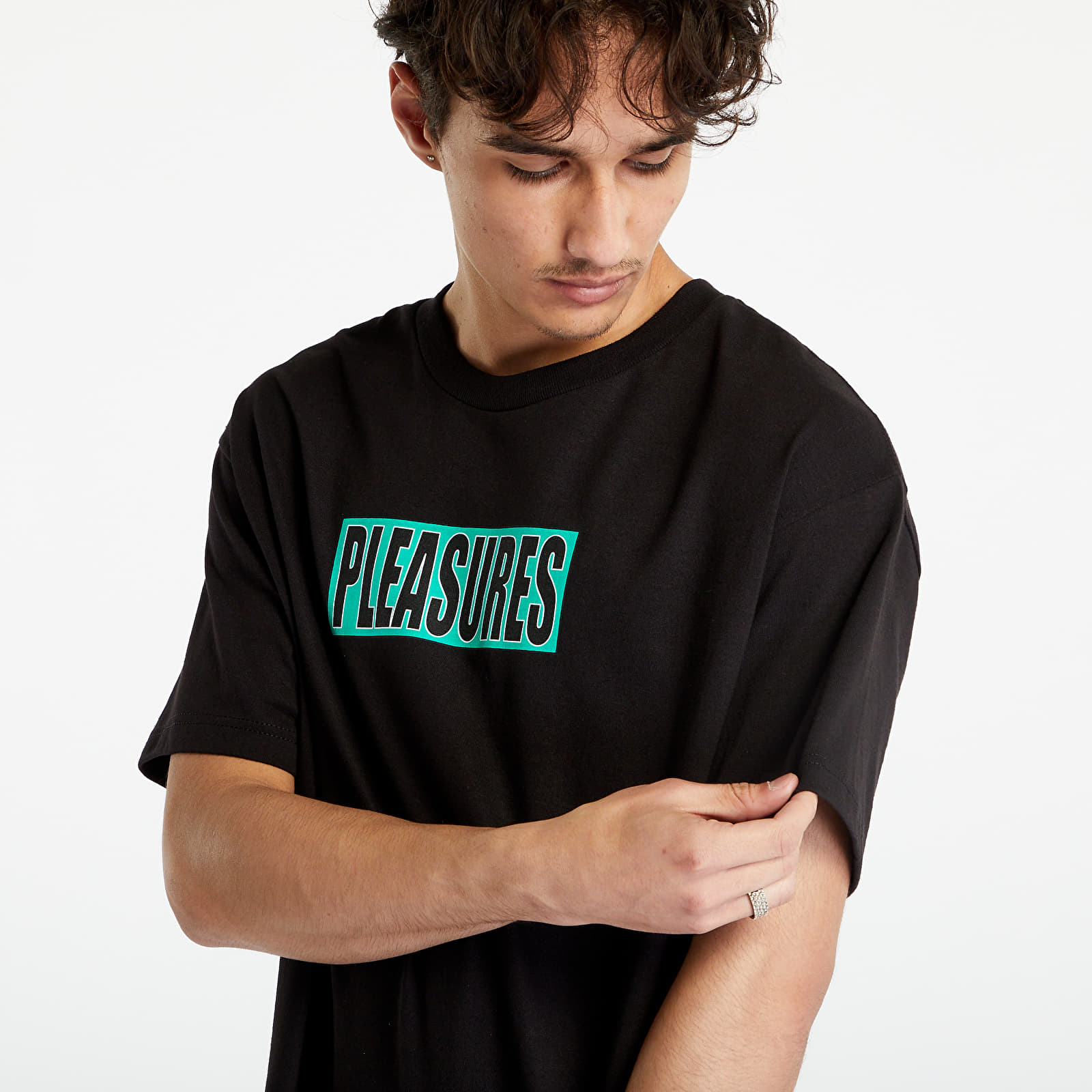 Trička PLEASURES Thirsty T-Shirt Black