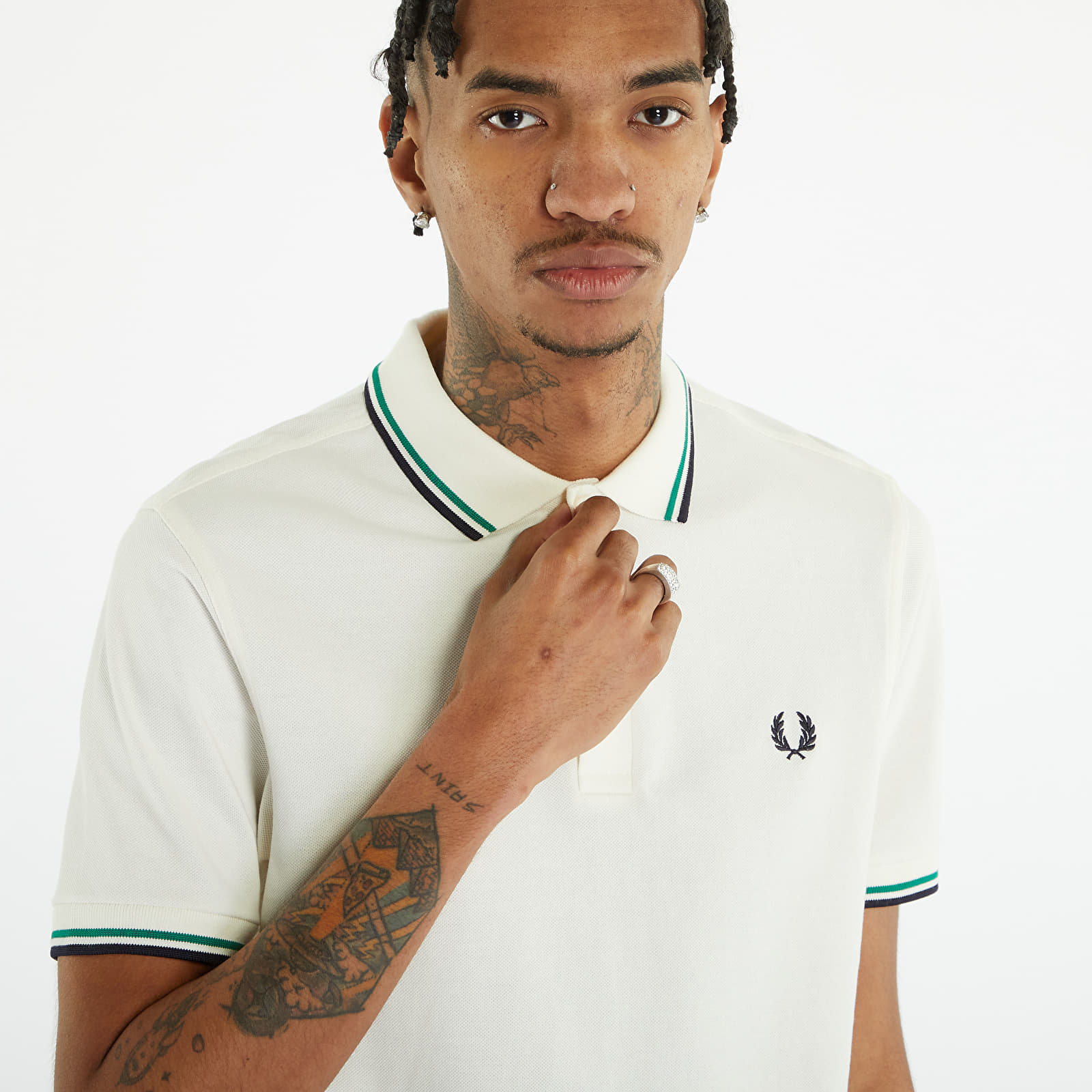 T-skjorter FRED PERRY Twin Tipped Shirt Cream