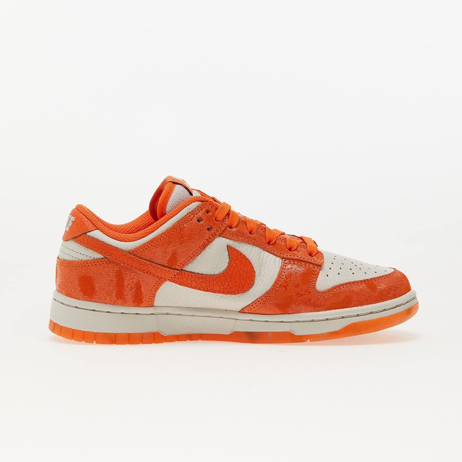 Naiste tossud ja kingad Nike Wmns Dunk Low Light Bone/ Safety Orange-Laser Orange