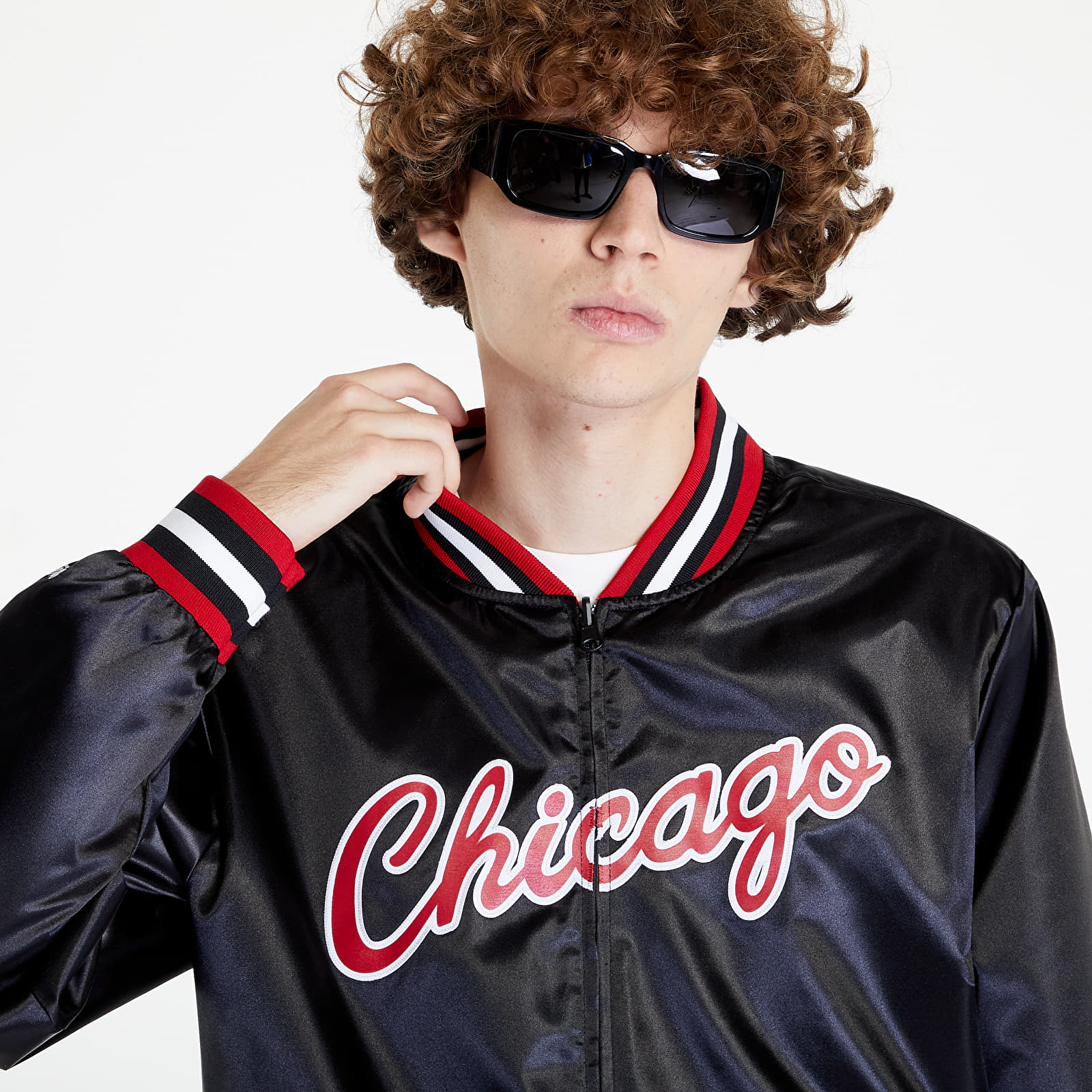 Slap Sticker Reversible Jacket Chicago Bulls - Shop Mitchell & Ness  Outerwear and Jackets Mitchell & Ness Nostalgia Co.