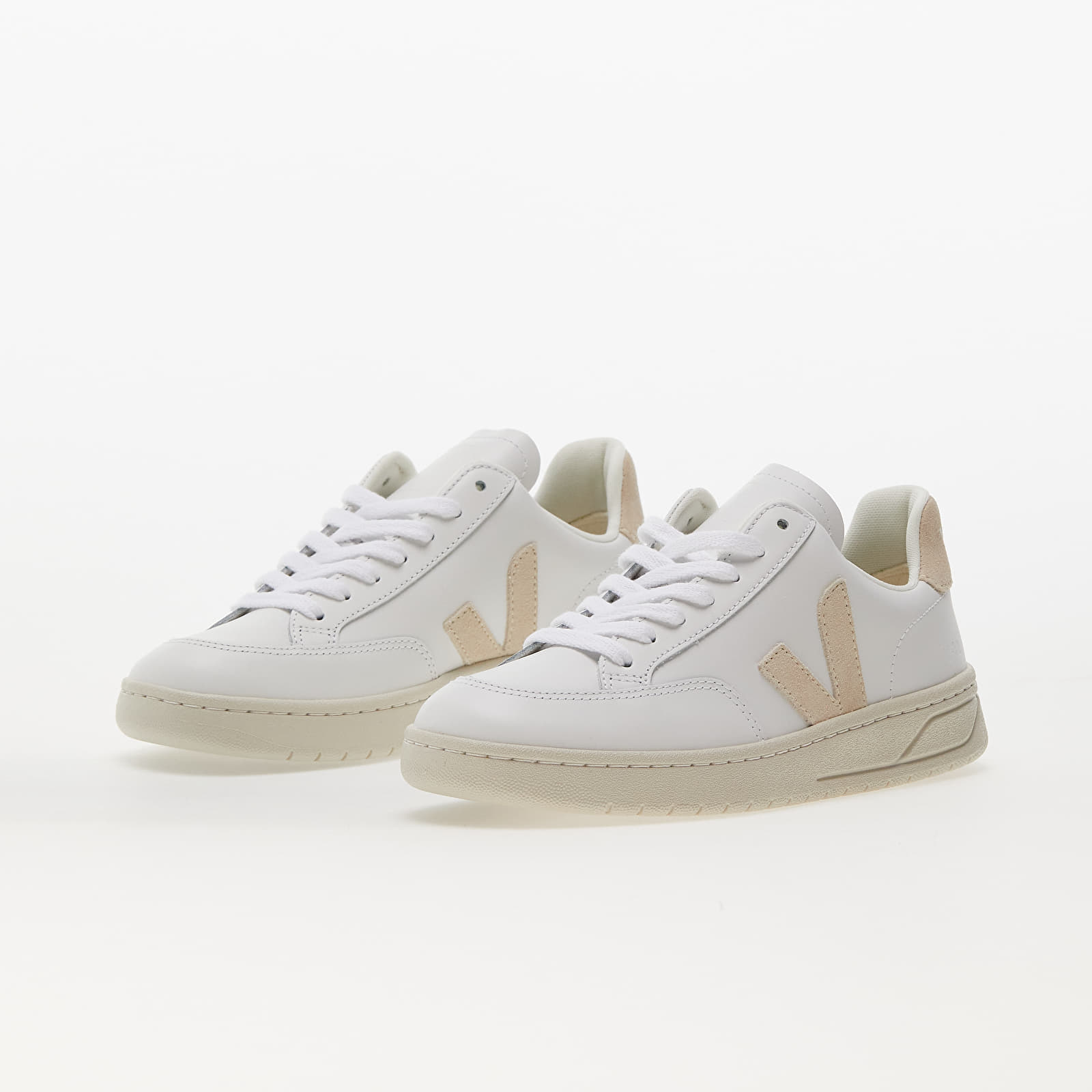 Sneakers och skor för kvinnor Veja V-12 Leather Extra White/ Sable