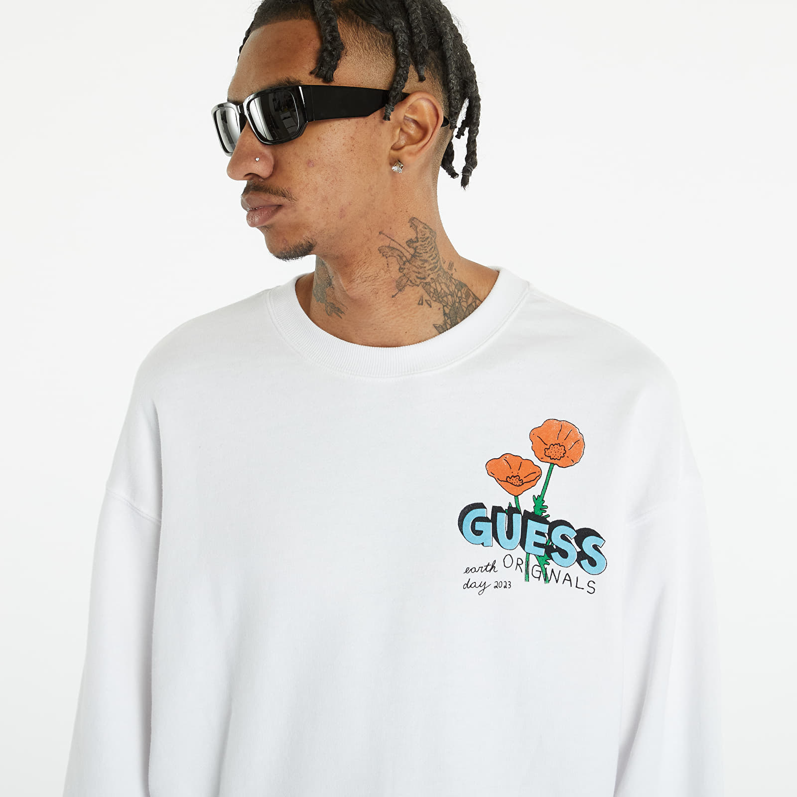 Mikiny GUESS Go Earth Day Floral Crewneck Pure White