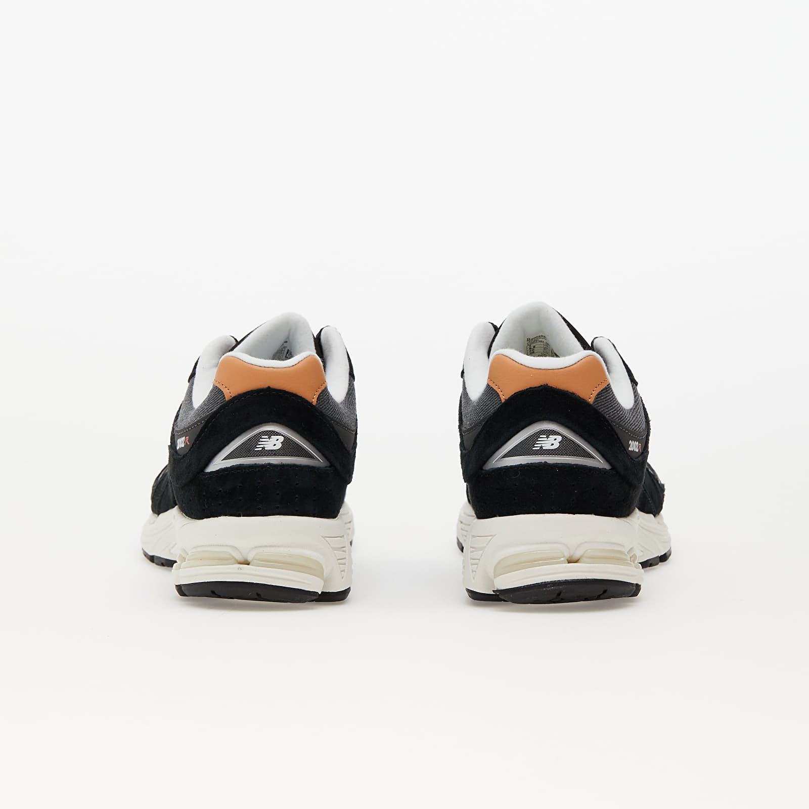 Men's sneakers and shoes New Balance 2002R Black