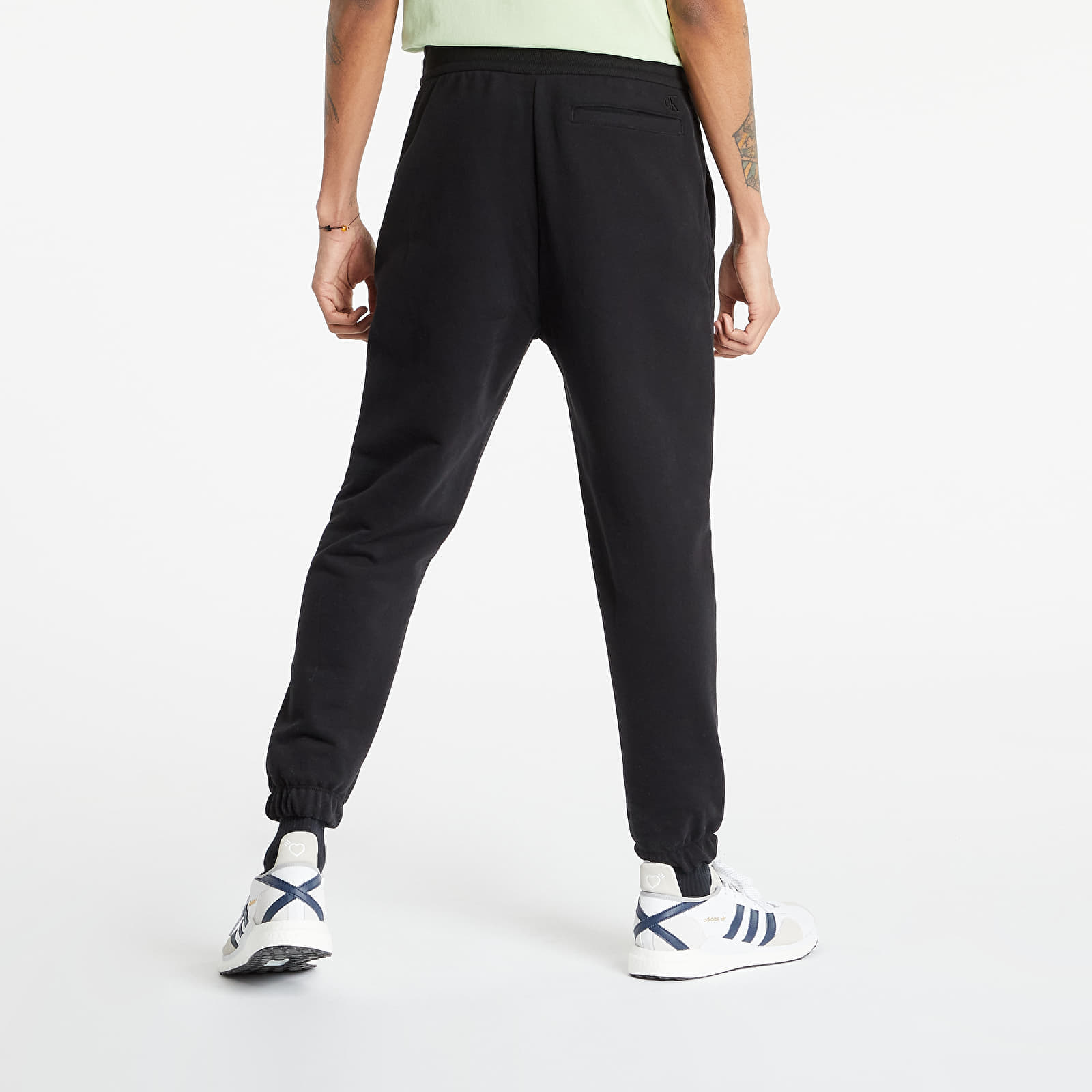 Jogginghosen CALVIN KLEIN JEANS Stacked Logo Hwk Pants Ck Black