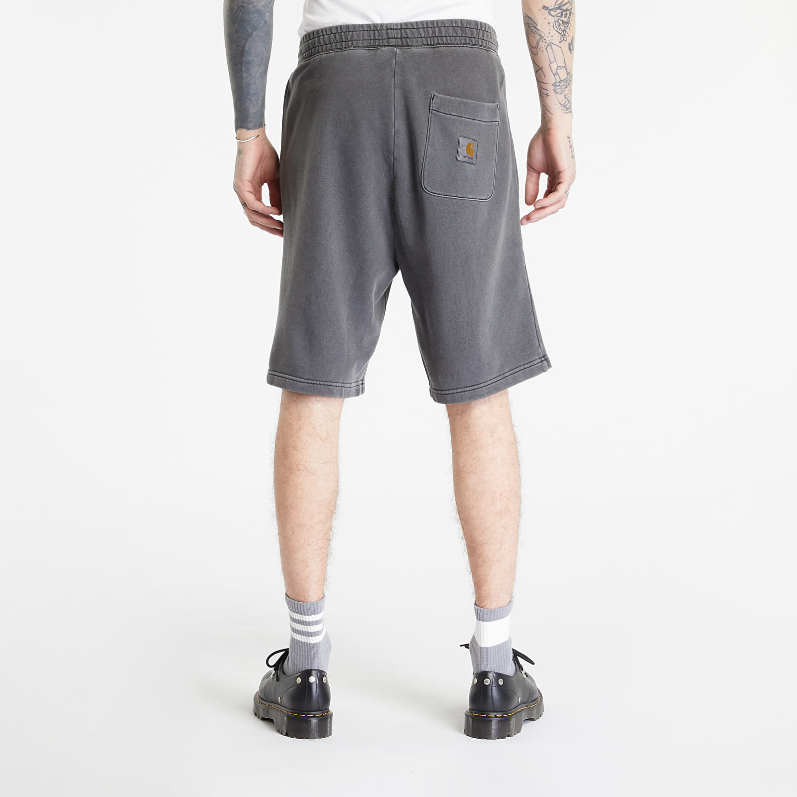 Korte broeken Carhartt WIP Nelson Sweat Short Black Garment Dyed