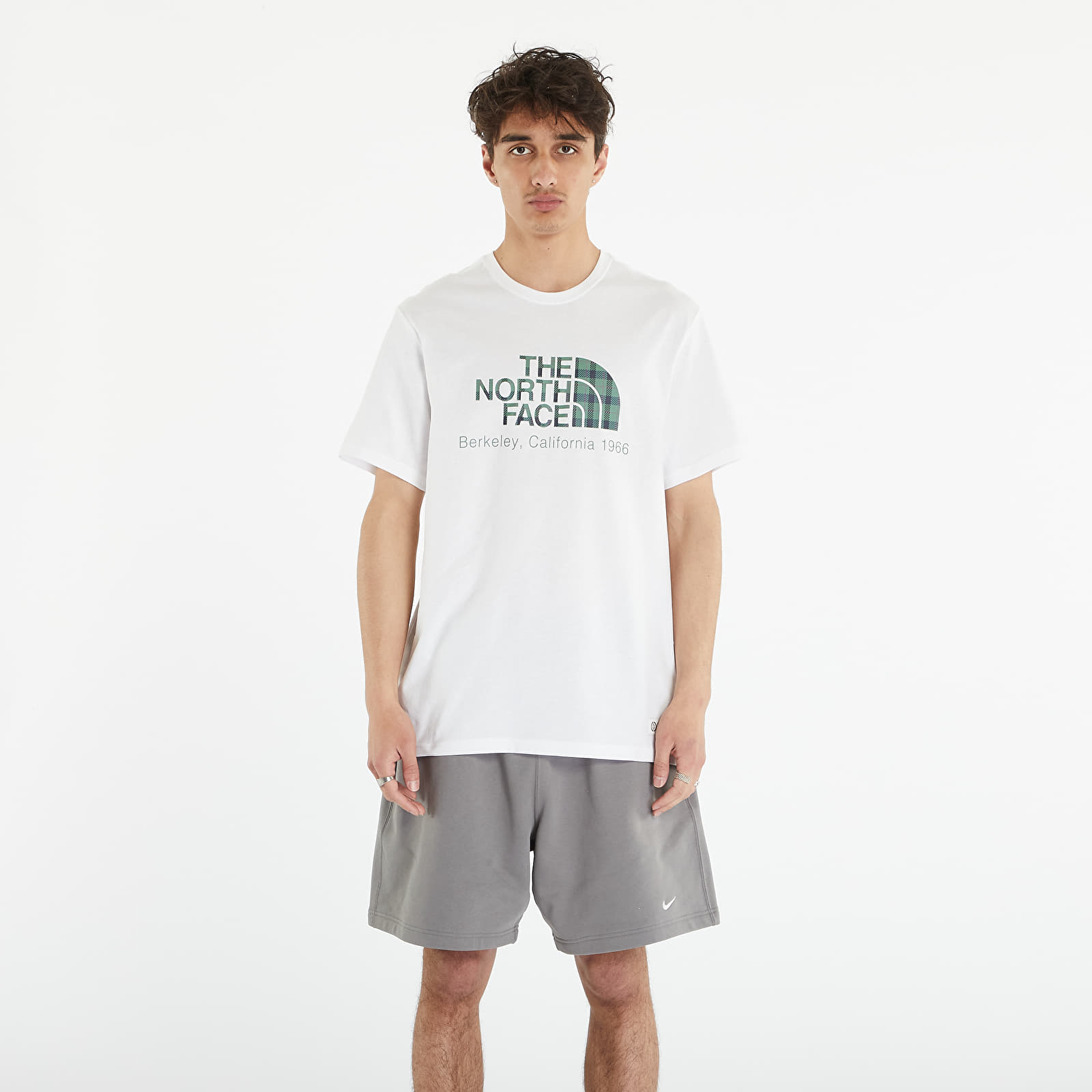 T-shirts The North Face Berkeley California Short Sleeve Tee TNF White/ Deep Grass Green Hero