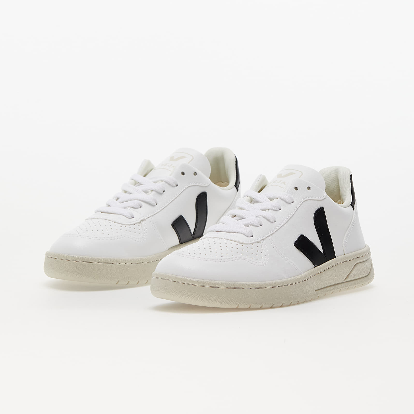 Women's sneakers and shoes Veja V-10 CWL W White/ Black