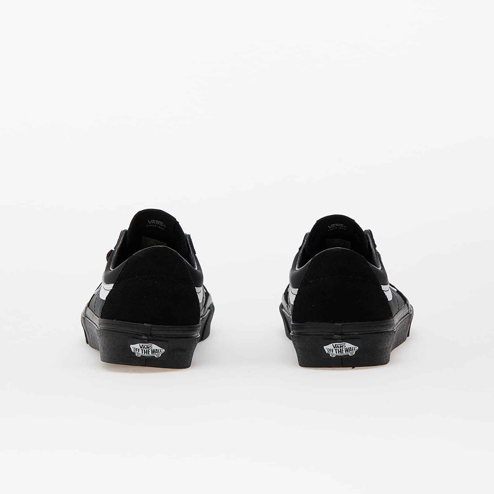 Vans all black vnxk discount