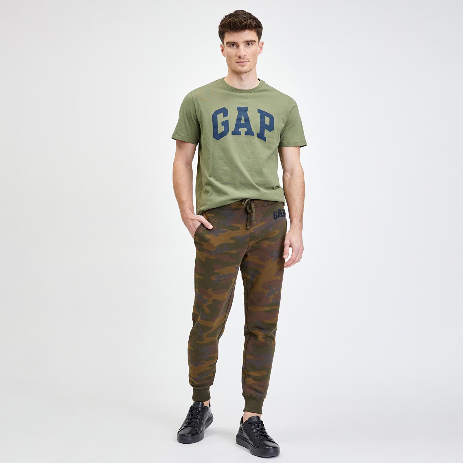Gap camo joggers 2025