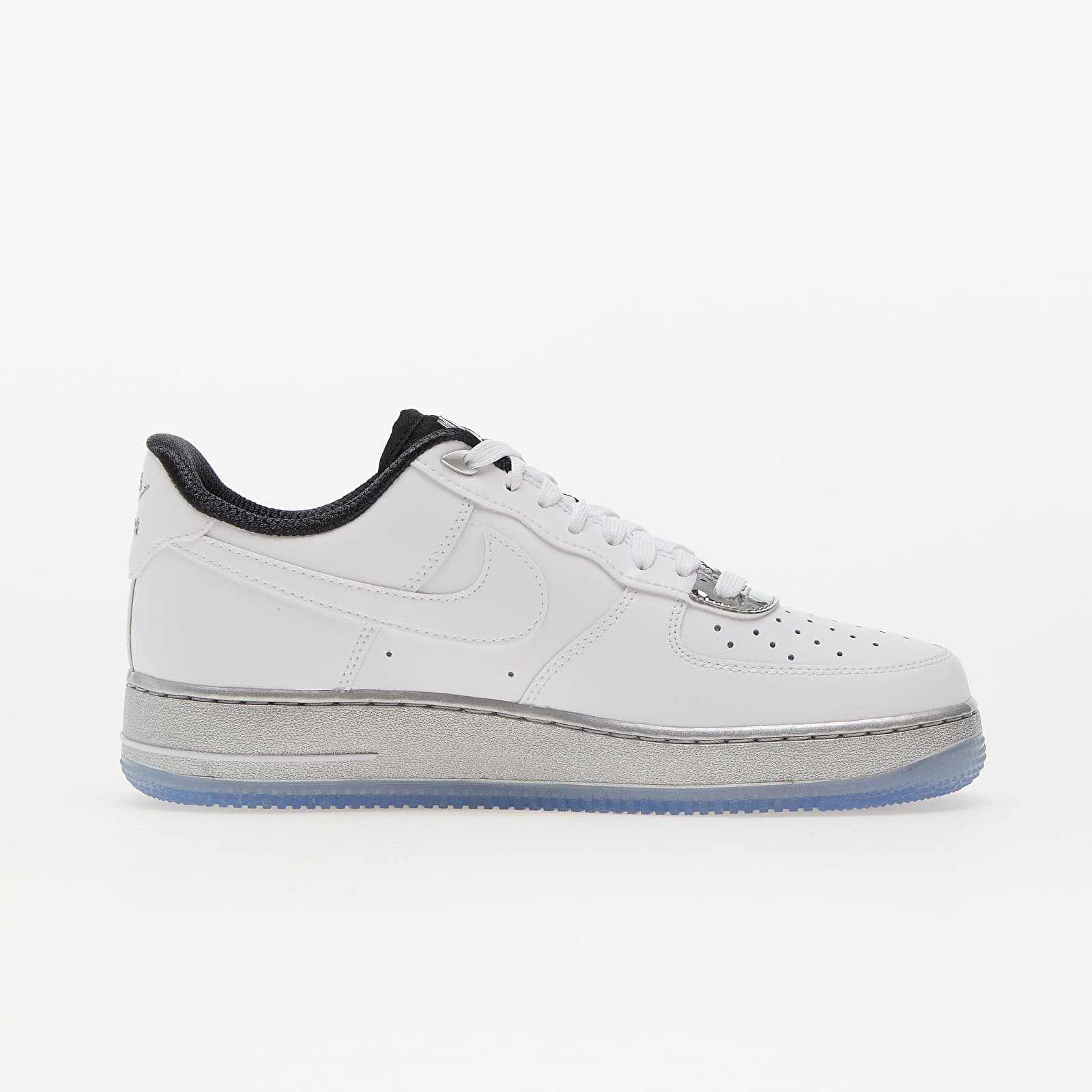 Baskets et chaussures pour femmes Nike W Air Force 1 07 White White Metallic Silver Black Queens