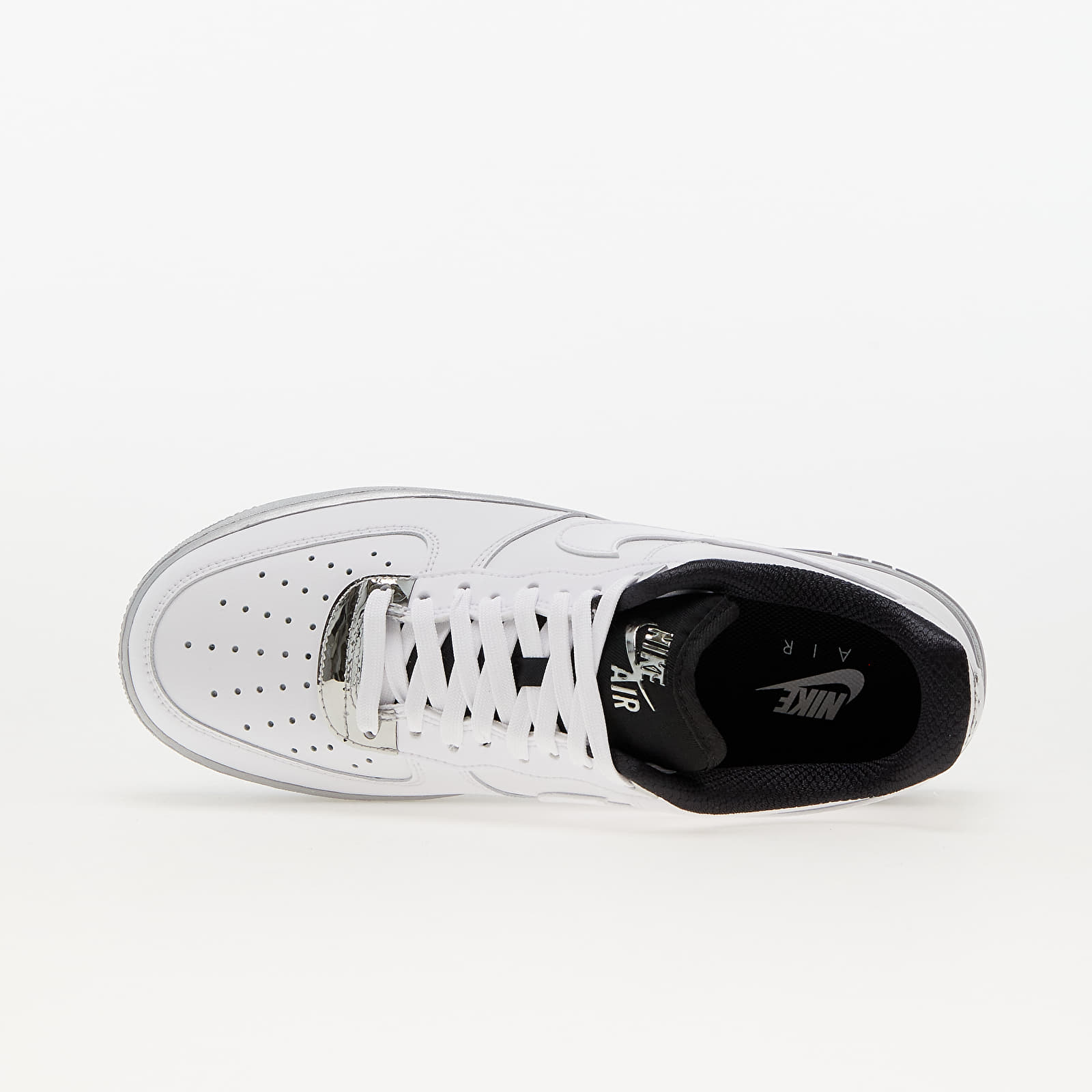 Baskets et chaussures pour femmes Nike W Air Force 1 07 White White Metallic Silver Black Queens