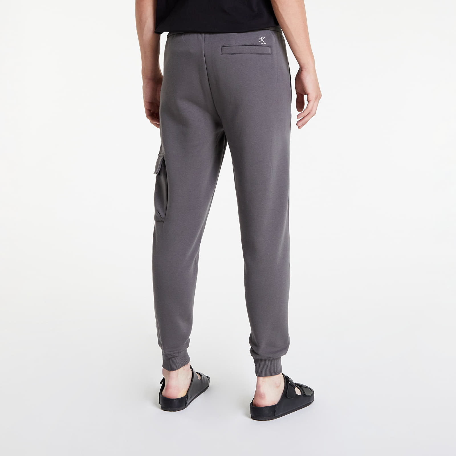 Tepláky CALVIN KLEIN JEANS Logo Tape Cargo Hwk Industrial Grey