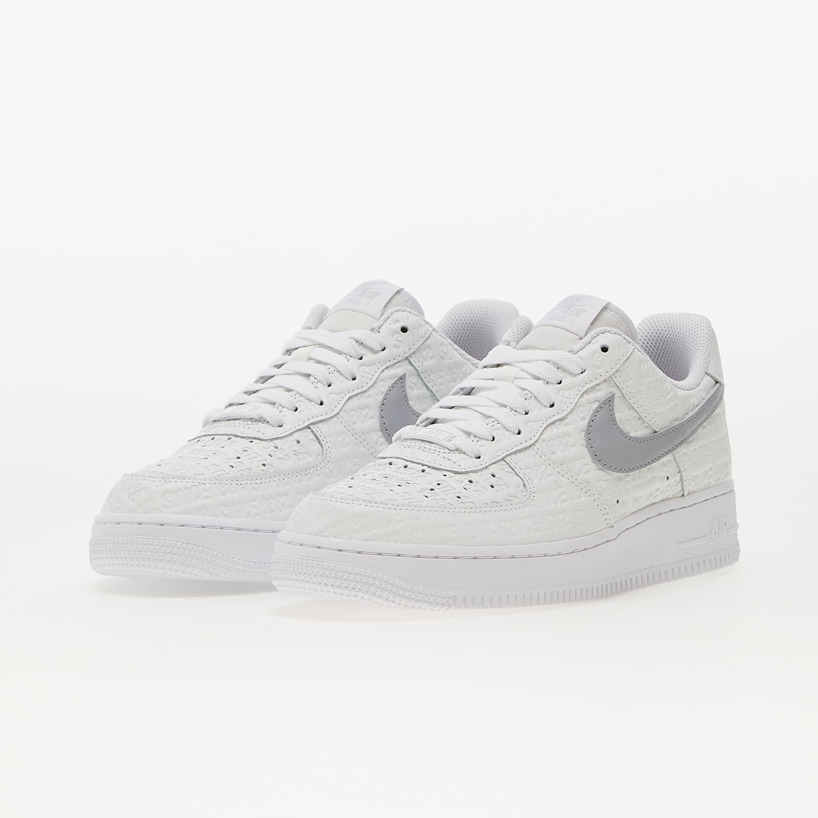 Women s shoes Nike W Air Force 1 07 Low Summit White Wolf Grey