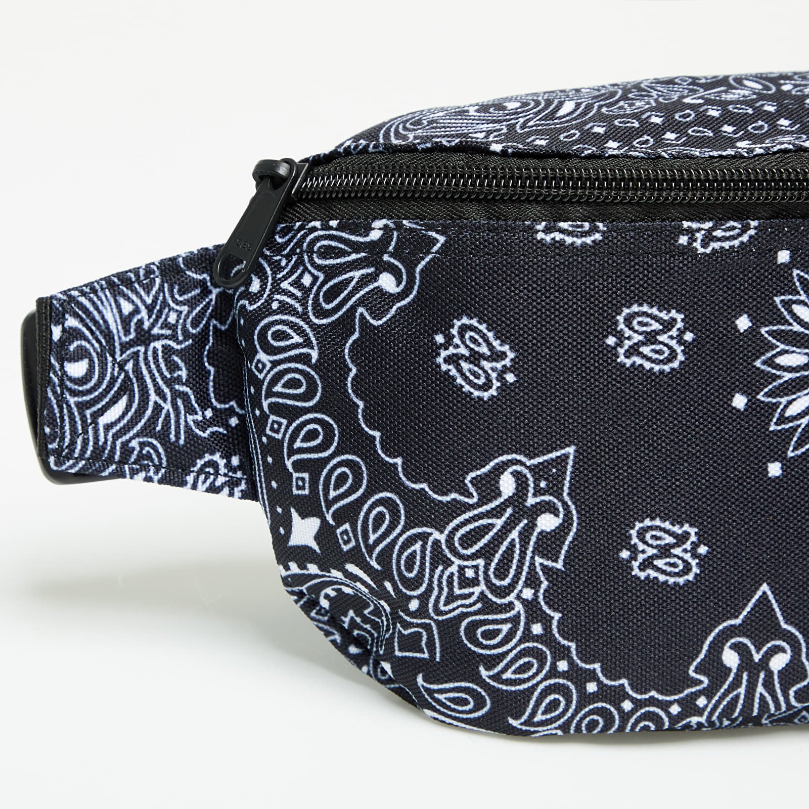 Ledvinky Urban Classics Bandana Print Hip Bag Black