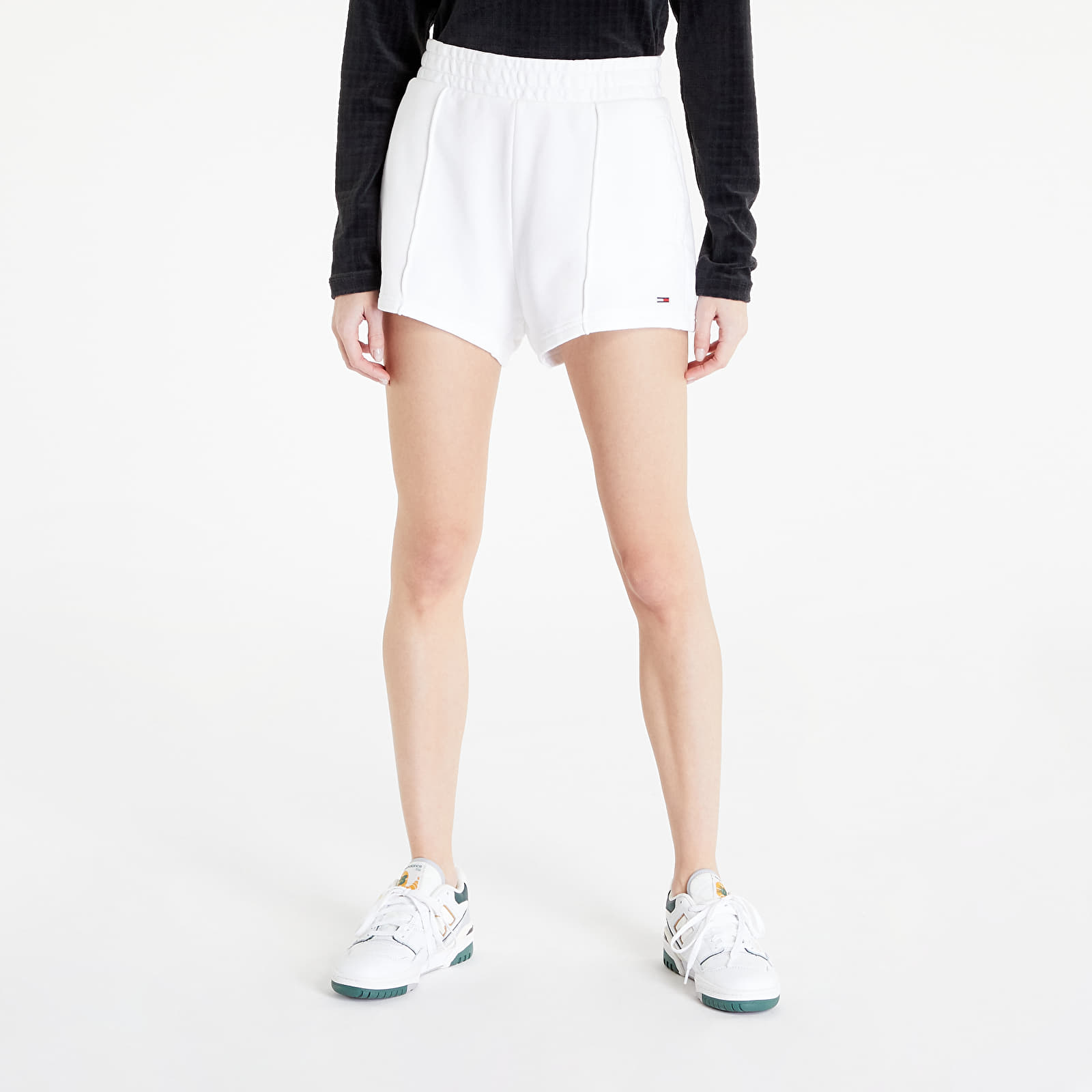 Šortky TOMMY JEANS Tommy Essential Shorts White