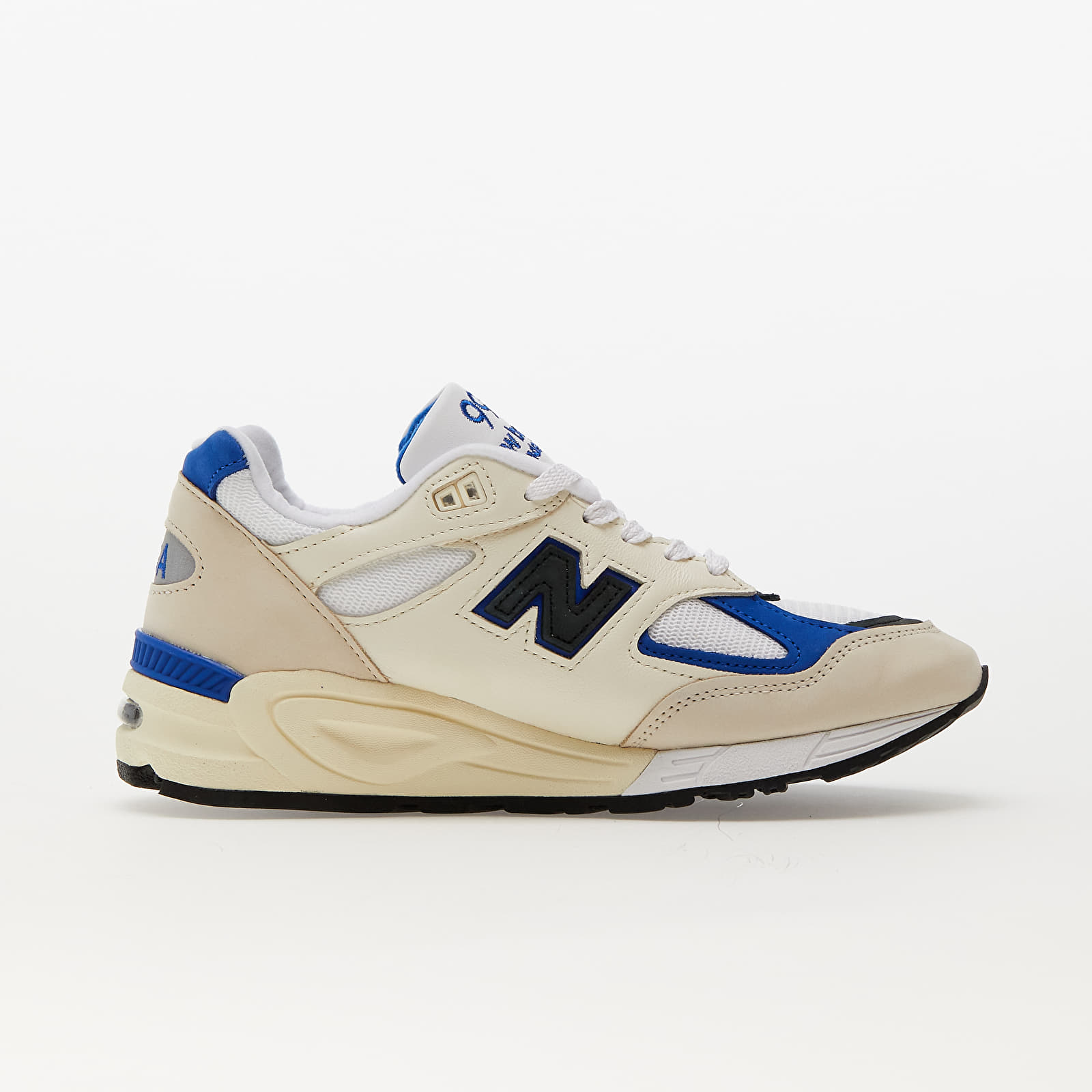 Off white hotsell new balance 990