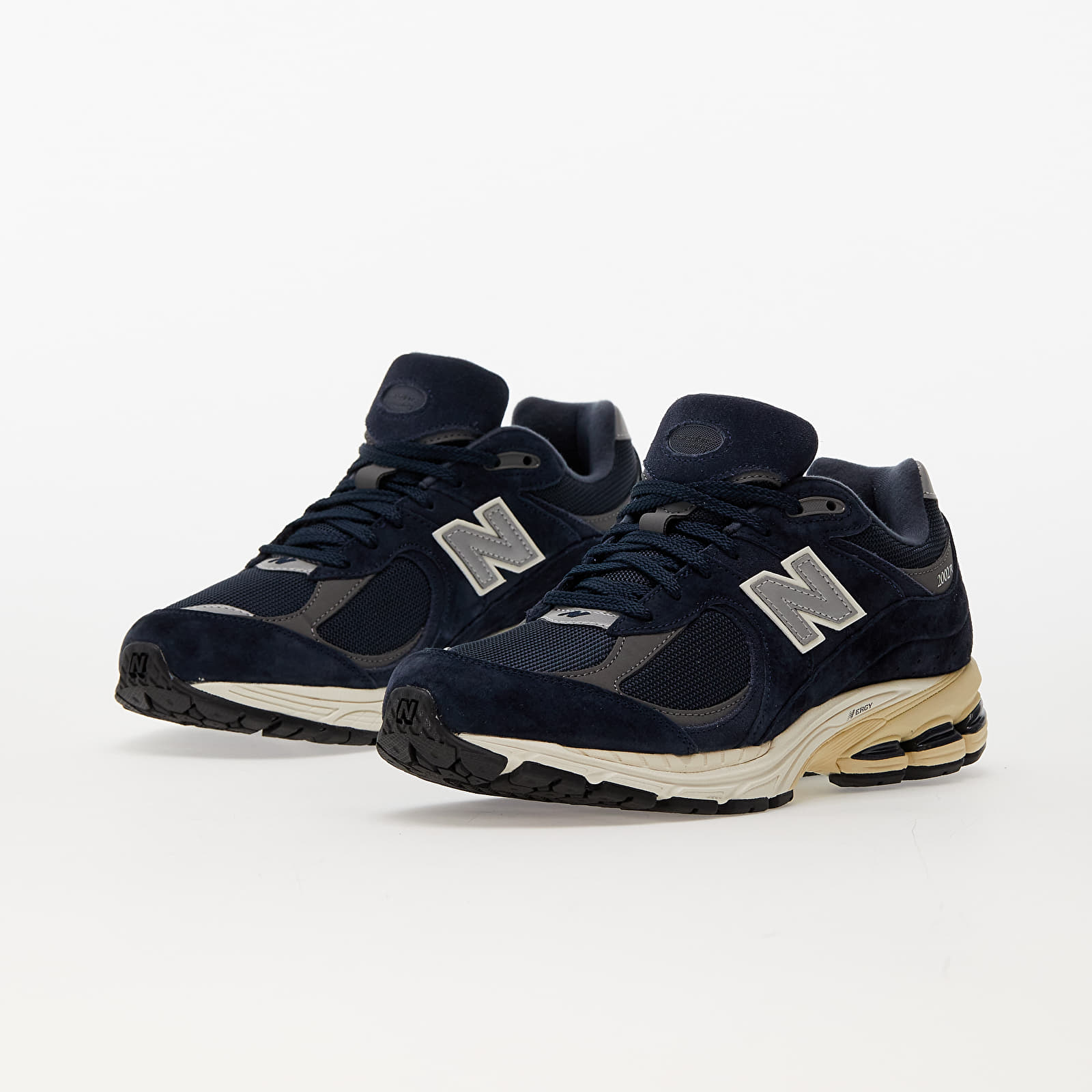 Men's sneakers and shoes New Balance 2002R Navy