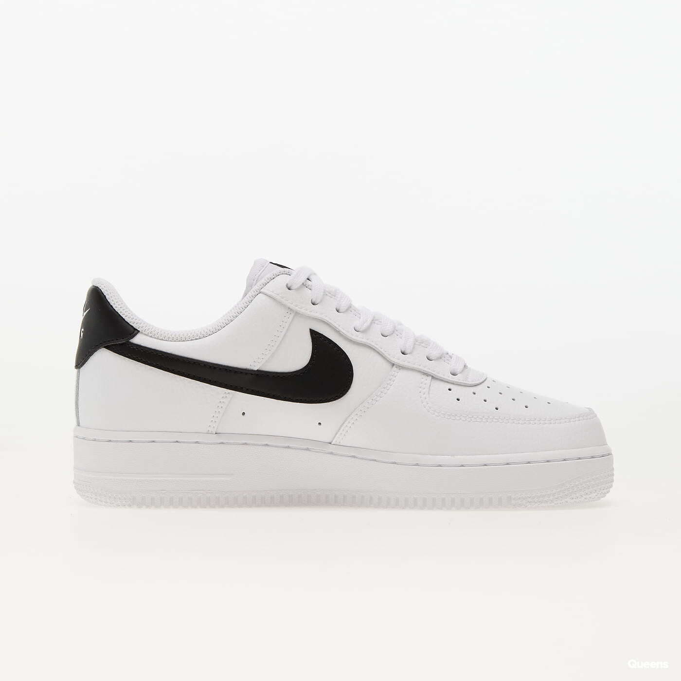 Baskets et chaussures pour femmes Nike W Air Force 1 07 White Black White White Queens
