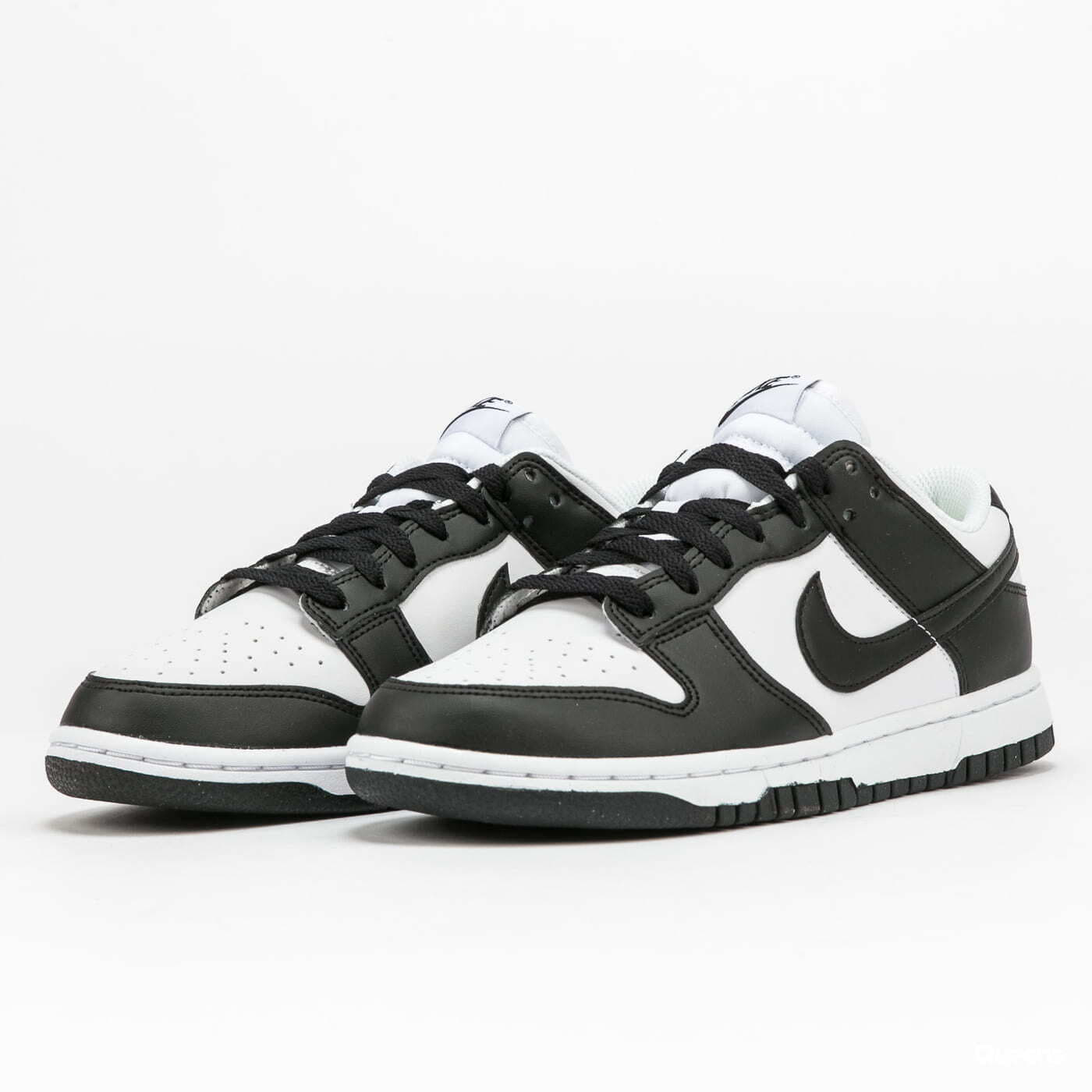 Baskets et chaussures pour femmes Nike W Nike Dunk Low Next Nature white / black