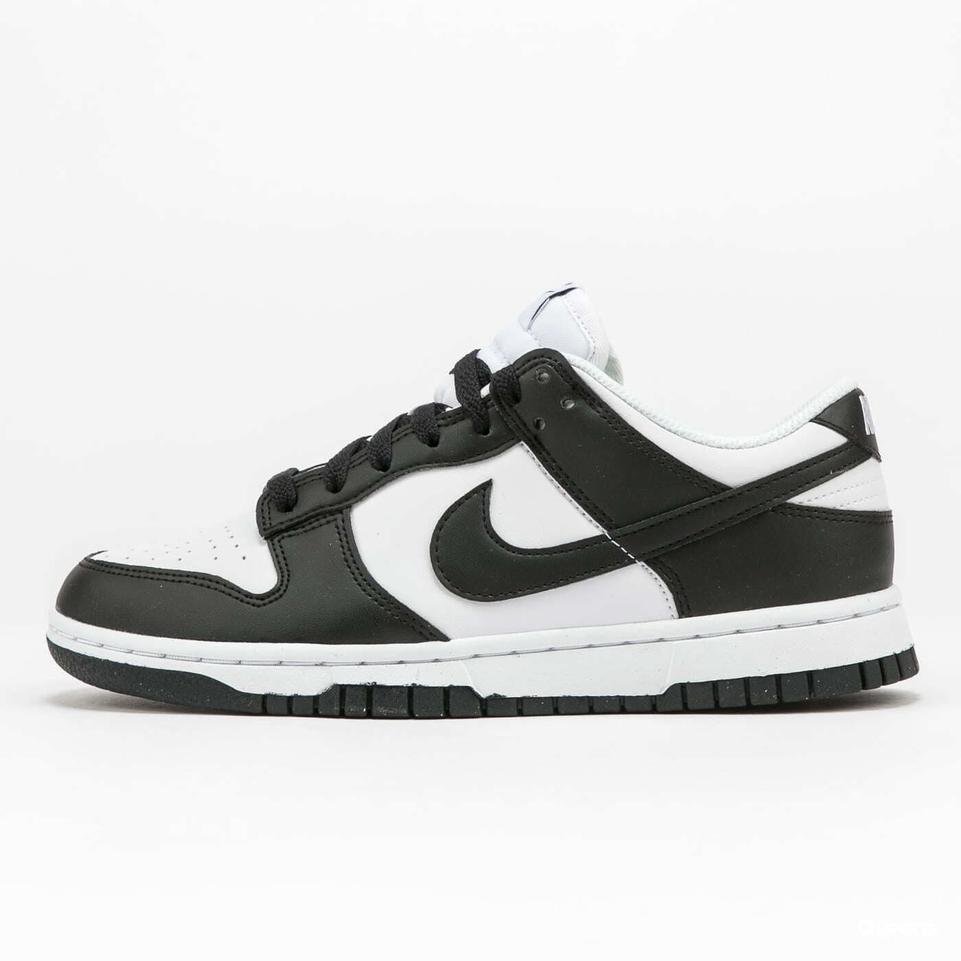 Baskets et chaussures pour femmes Nike W Nike Dunk Low Next Nature white / black