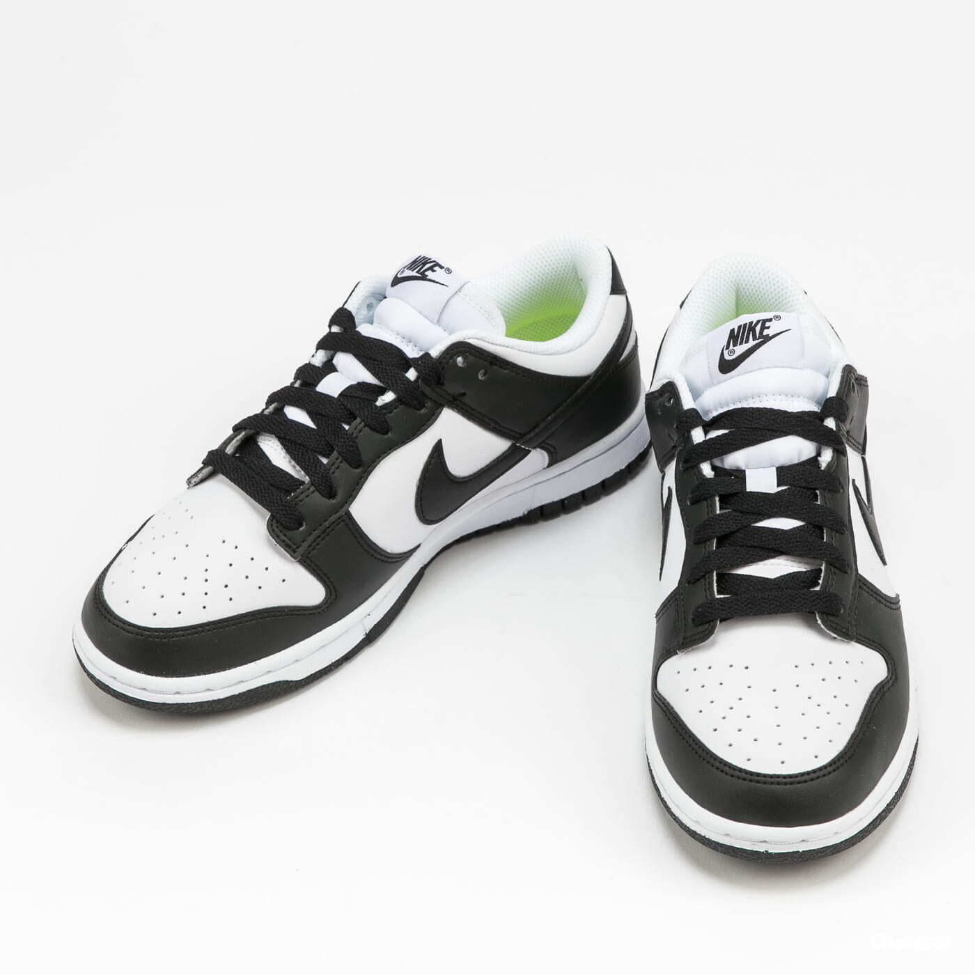 Baskets et chaussures pour femmes Nike W Nike Dunk Low Next Nature white / black