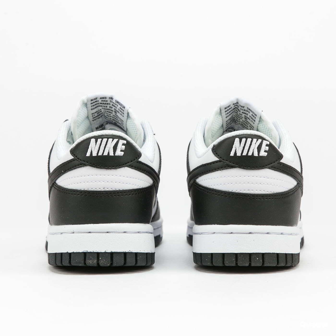 Baskets et chaussures pour femmes Nike W Nike Dunk Low Next Nature white / black