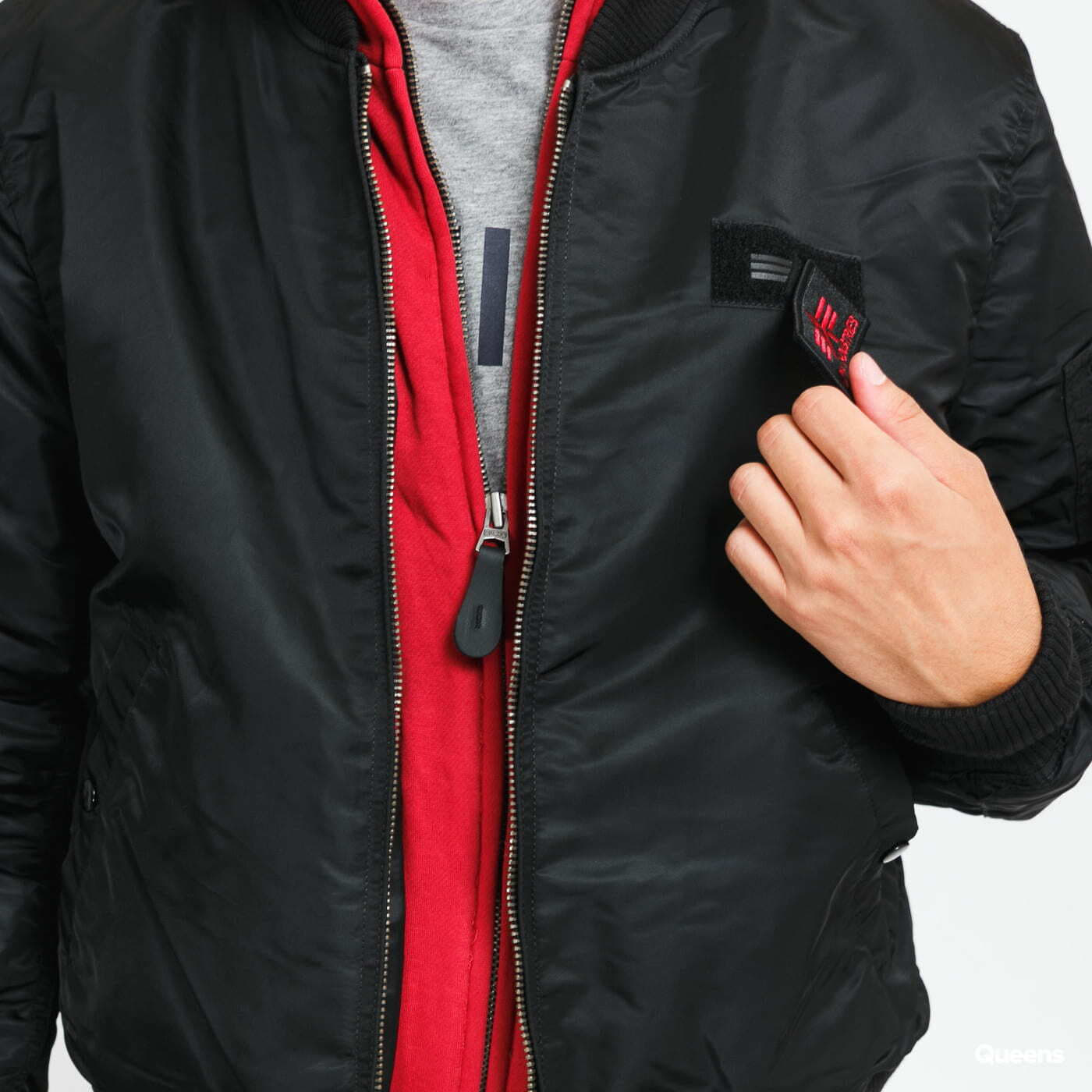 Jachete pentru bărbați Alpha Industries MA-1 D-Tec Sleeve Embroidery Black/ Red