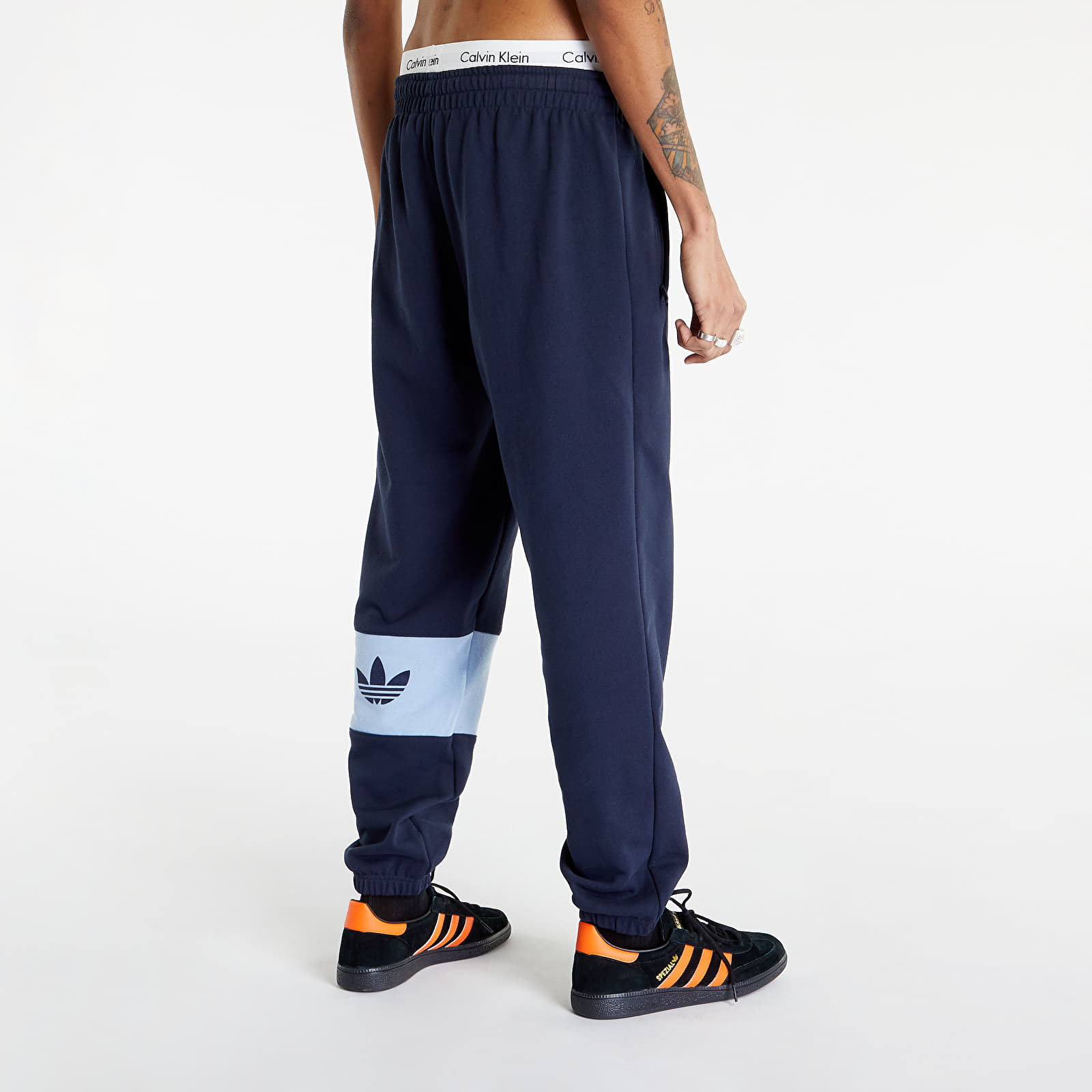 Sweatpants adidas Originals RIFTA City Boy Sweatpant Legend Ink