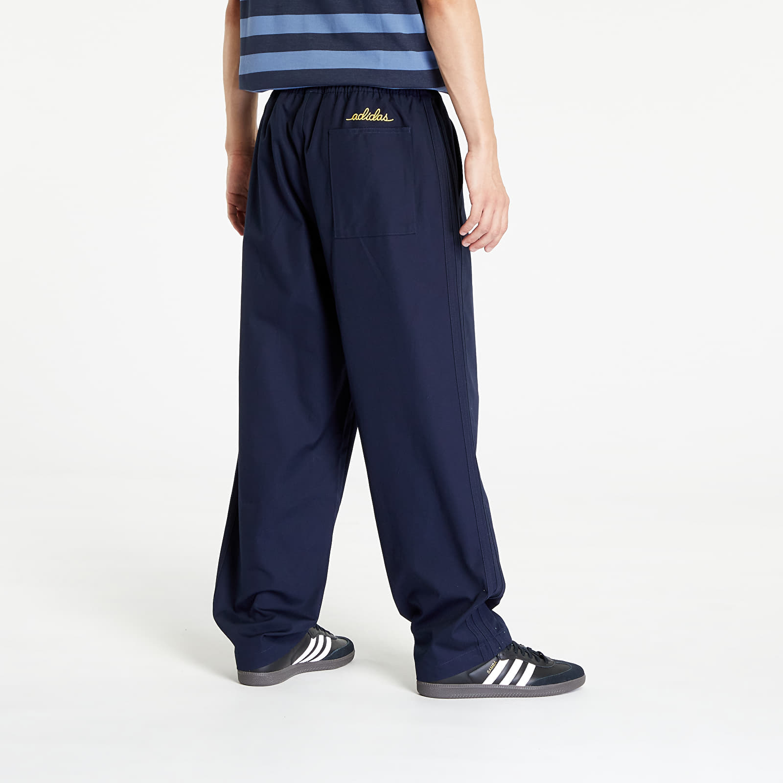 Jeans and trousers adidas Originals Nice Chino Pant Legend Ink Queens