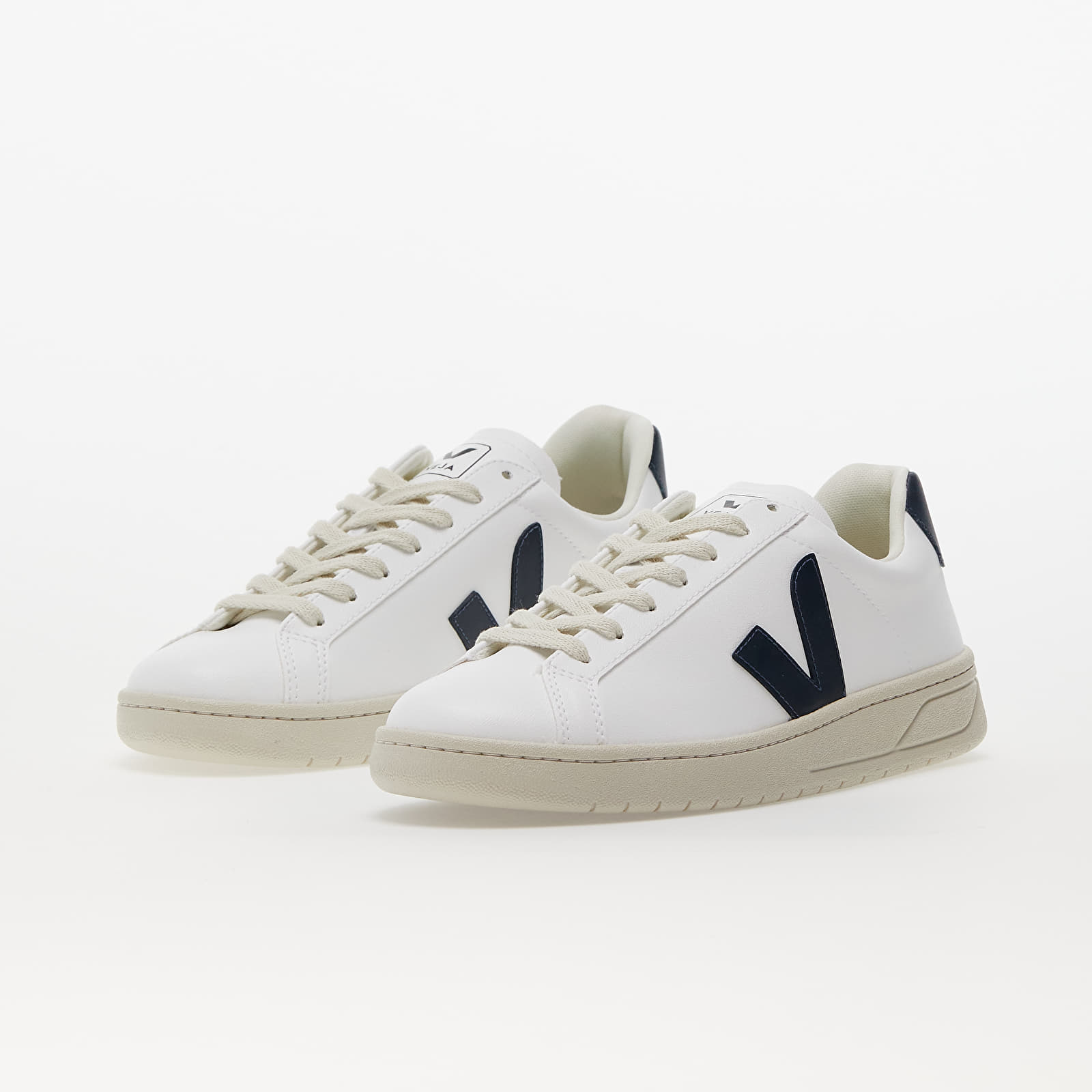 Men's sneakers and shoes Veja Urca CWL White/ Nautico